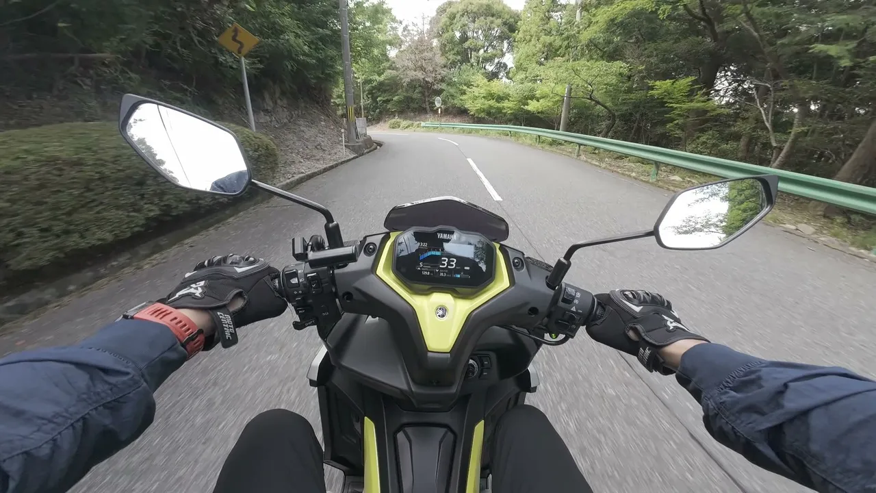AEROX 155実走レビュー【後編】峠・ハンドリング・ブレーキ・積載・燃費|8時間乗った結論 コーナーリングとハンドリング:ここが一番の魅力
