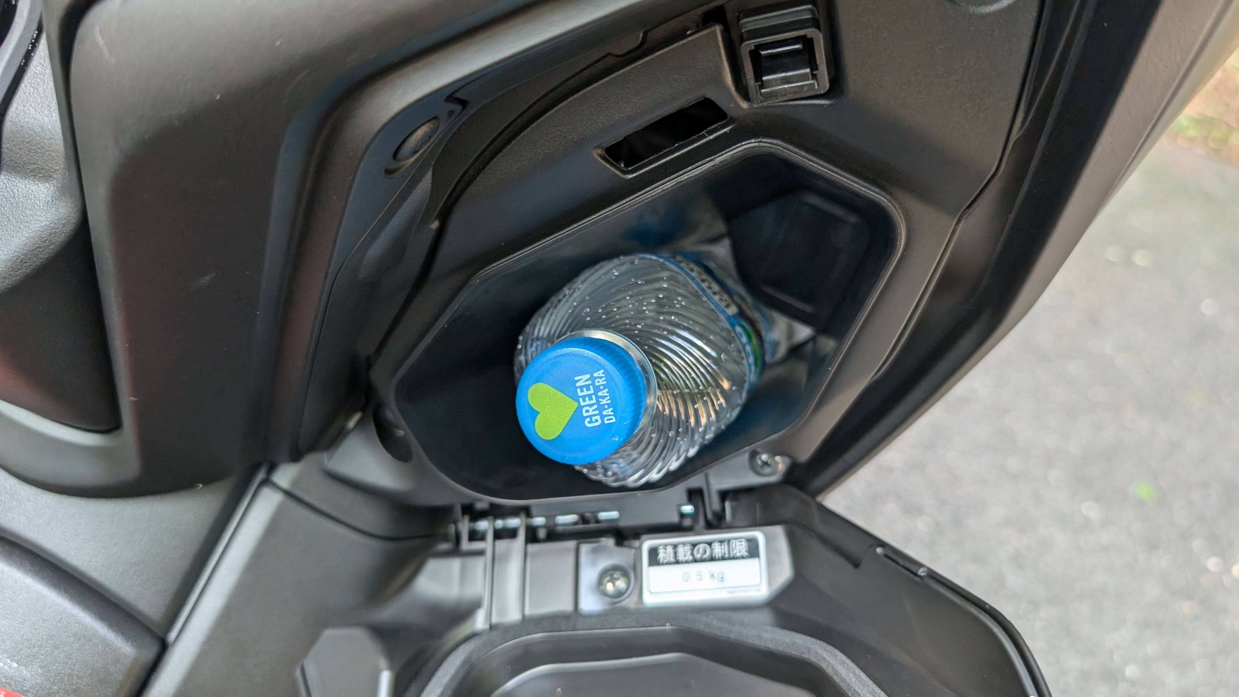 2024_glovebox_002