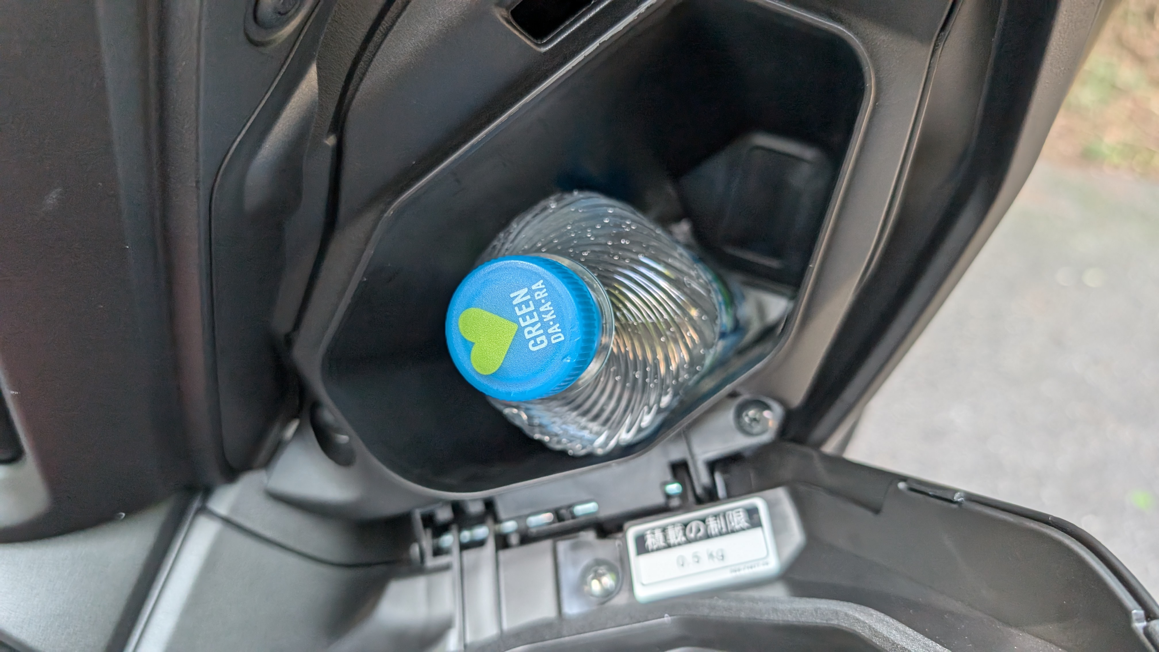 2024_glovebox_003
