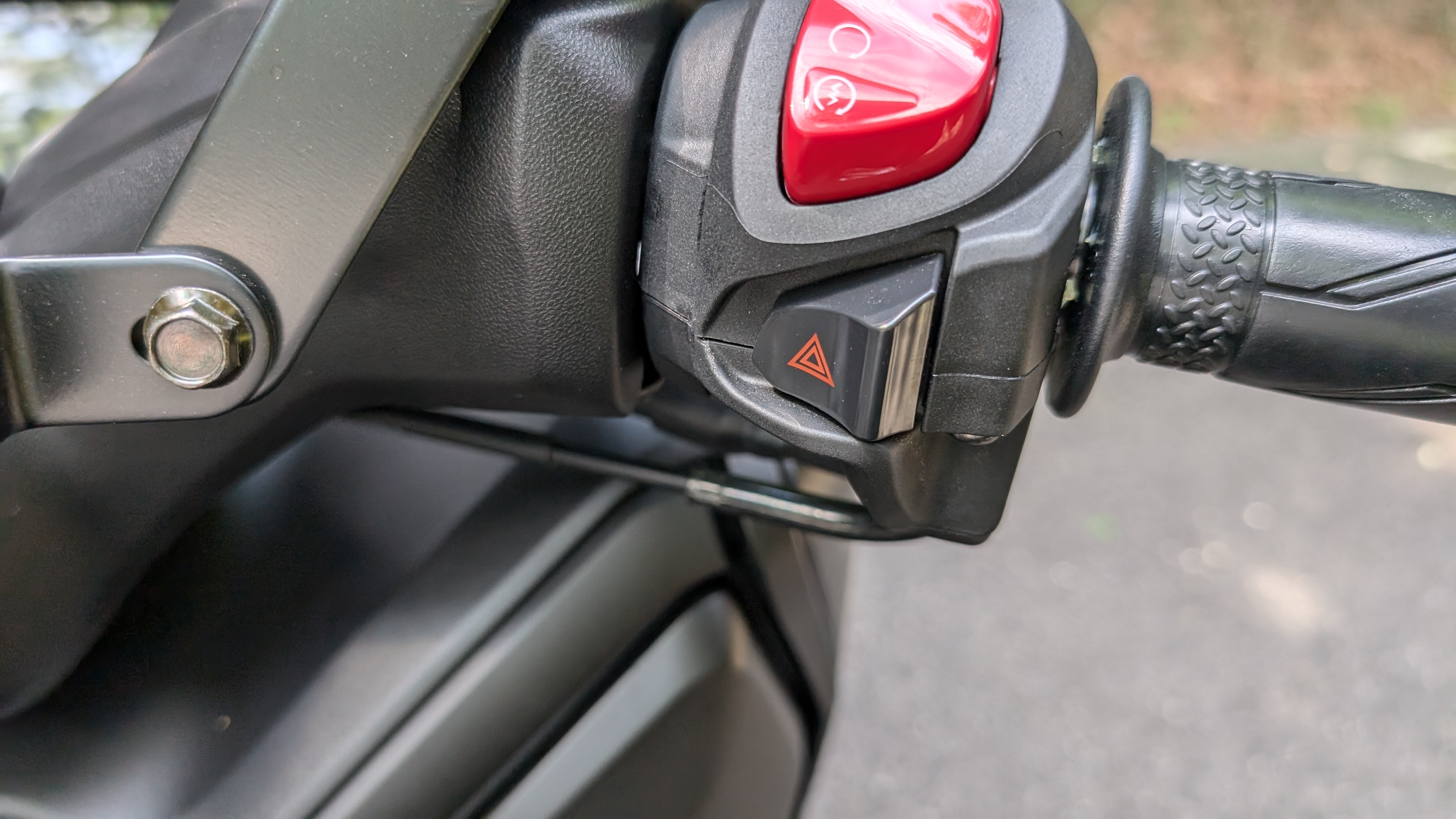 2024_handlebarcontrols_001