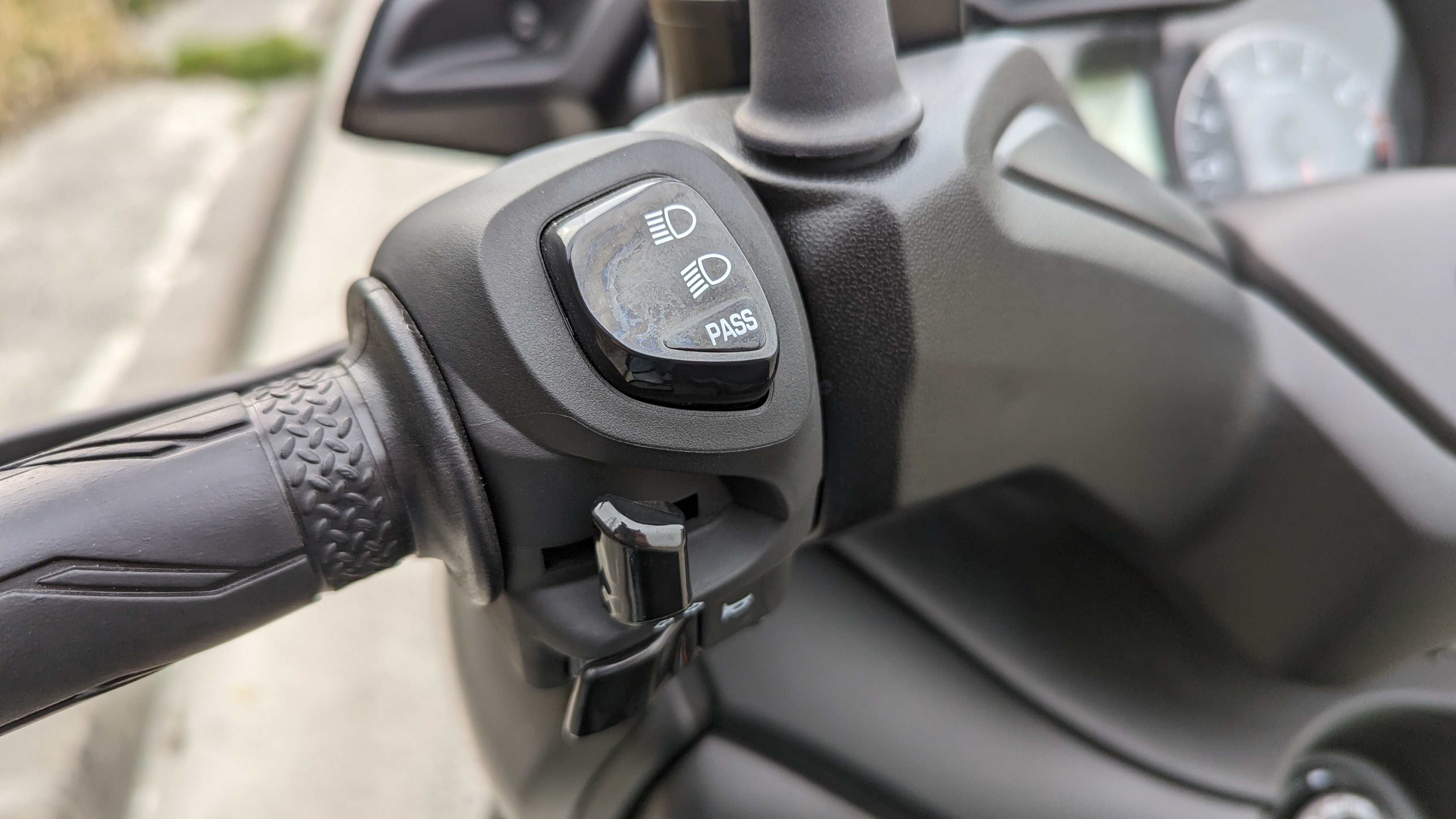 250_2021_headlightswitch_001