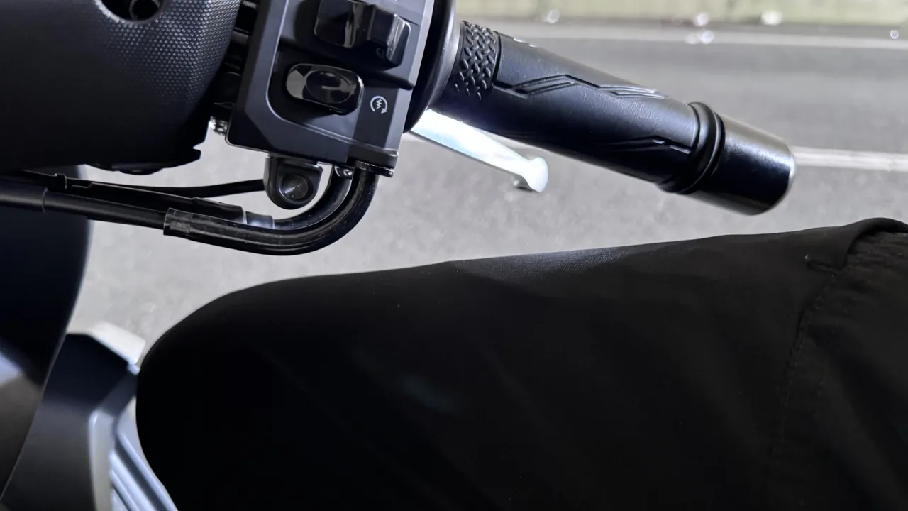 YAMAHA AEROX155 ボタン操作は最初ちょっと迷いやすい