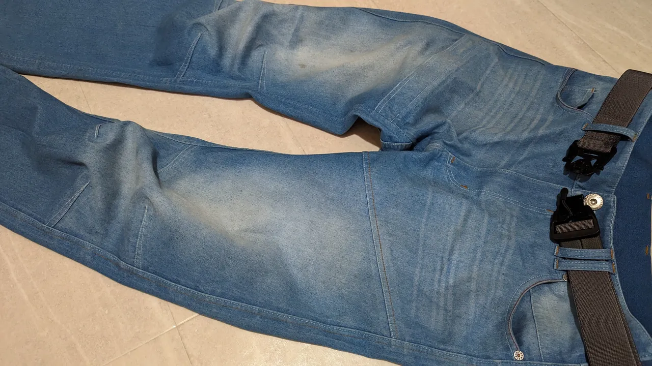 ワークマン WP002A 4D防水ストレッチデニムパンツ（写真3）