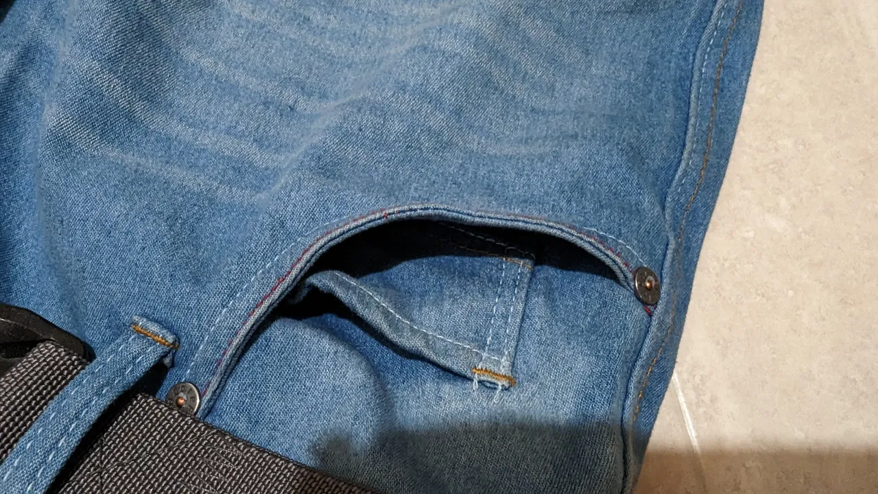 ワークマン WP002A 4D防水ストレッチデニムパンツ（写真4）