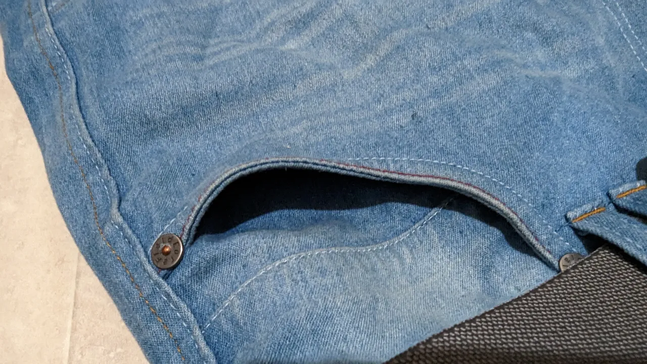 ワークマン WP002A 4D防水ストレッチデニムパンツ（写真5）