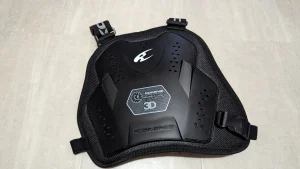 KOMINE SK-809 CEレベル2 マルチチェストプロテクター（写真1）