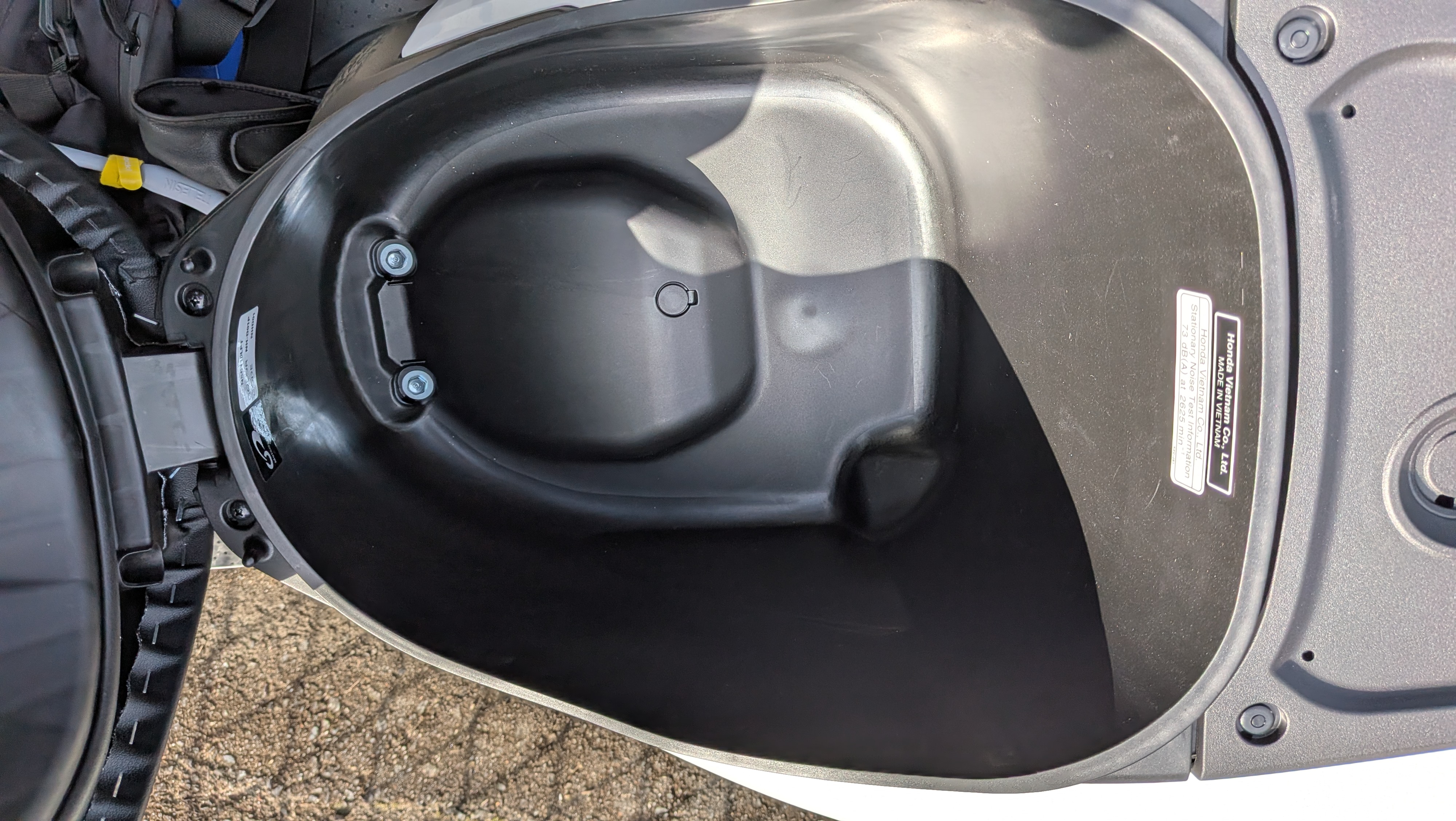 dio110lite_underseatstorage_001