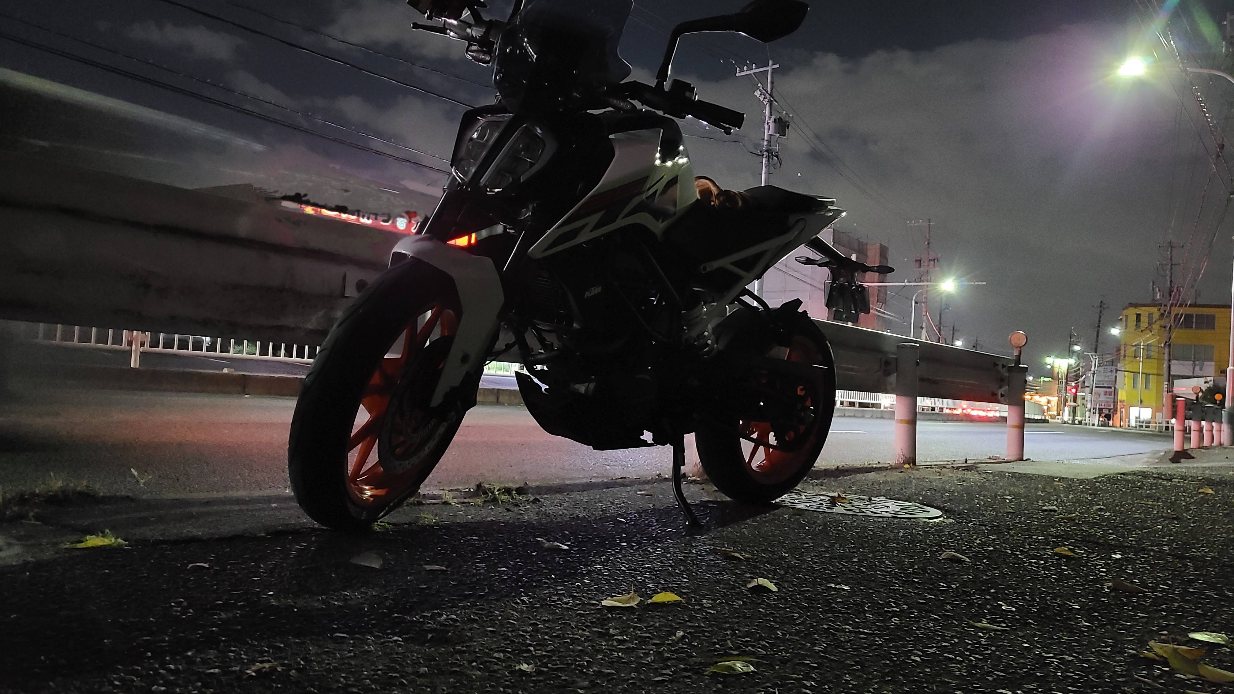 duke125_headlight_008