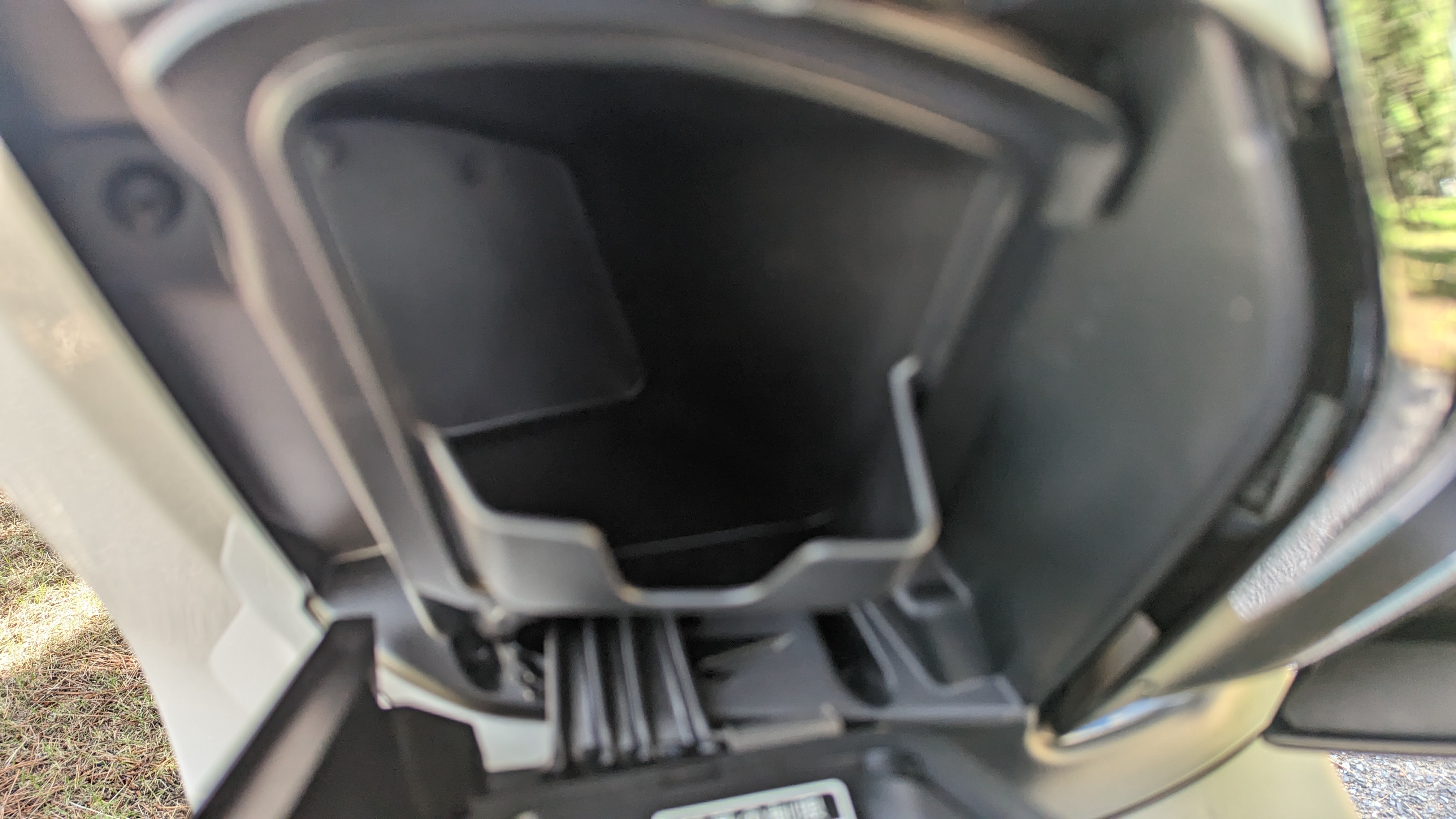 e01_glovebox_001
