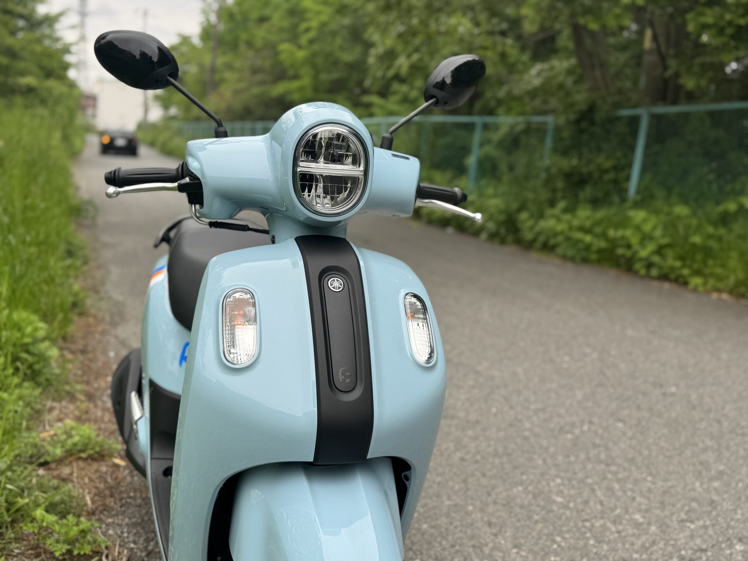 ヤマハ FAZZIO125 フロントビュー(パステルブルー)