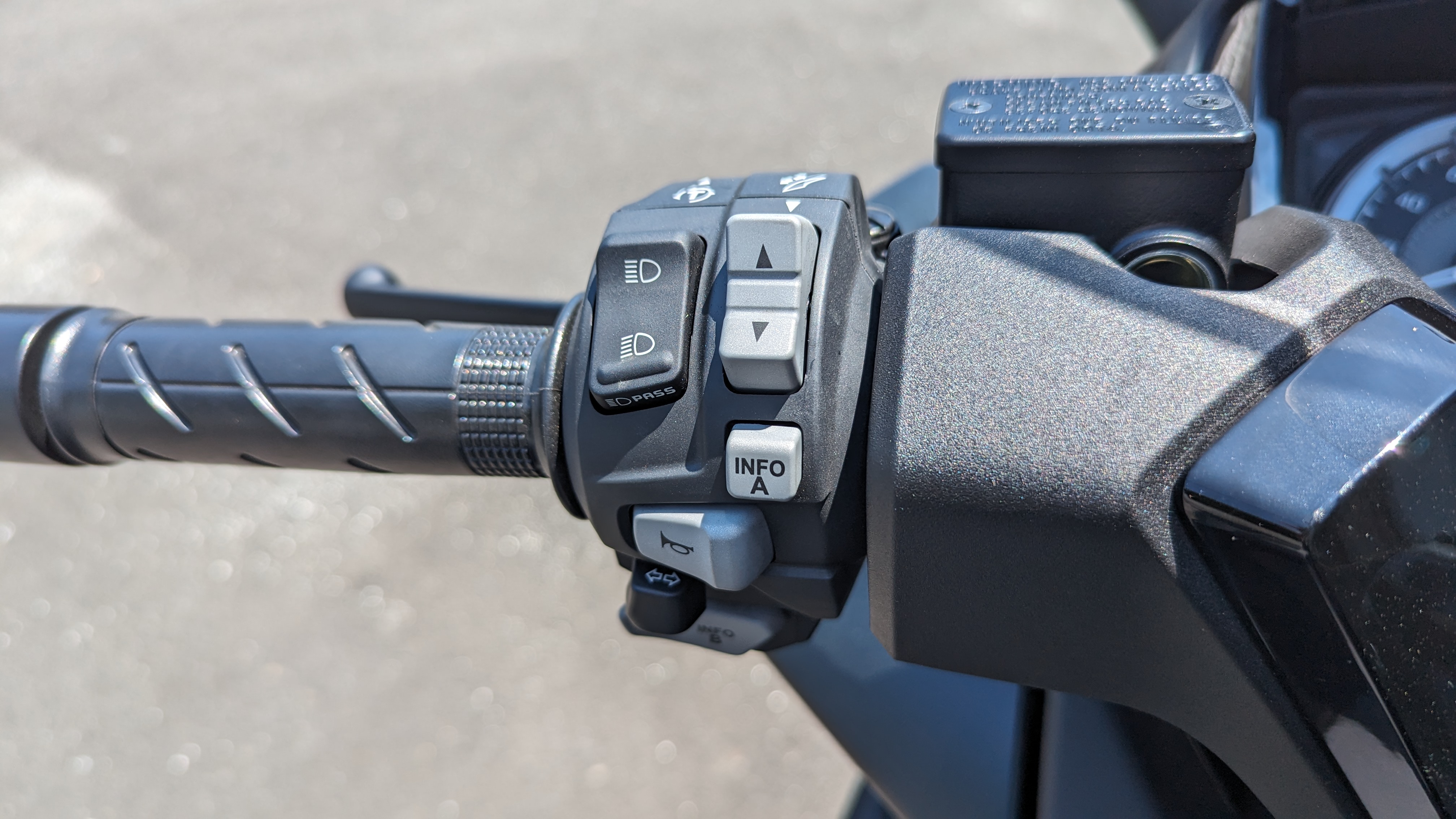 forza250_2023_handlebarcontrols_001