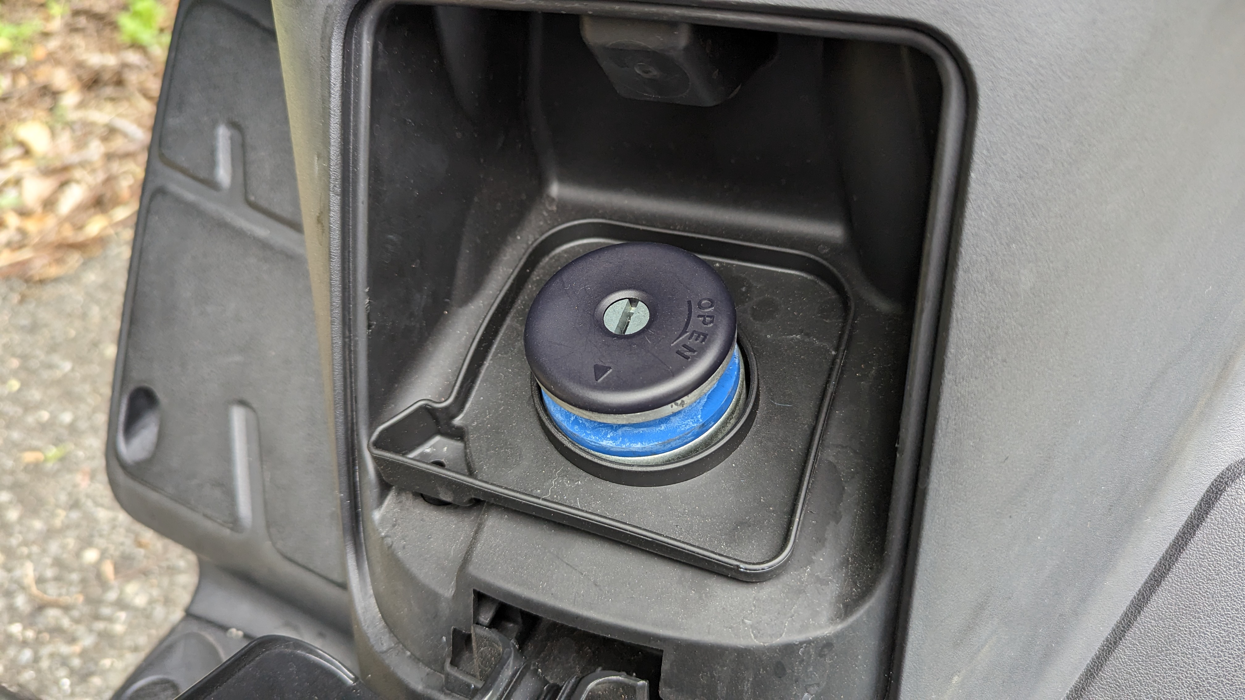 gdink250_fuelcap_001