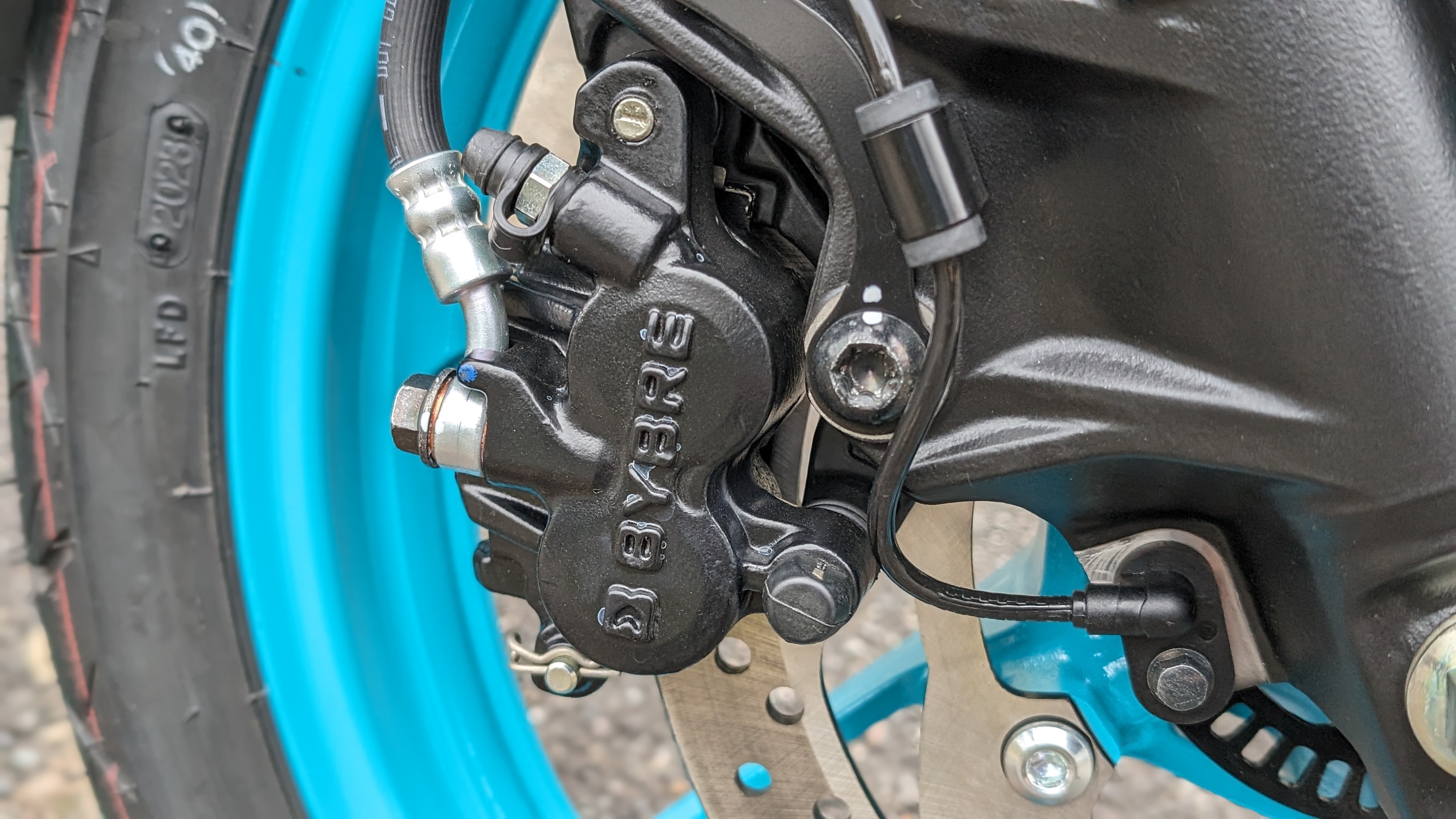 mt125_brakecaliper_001