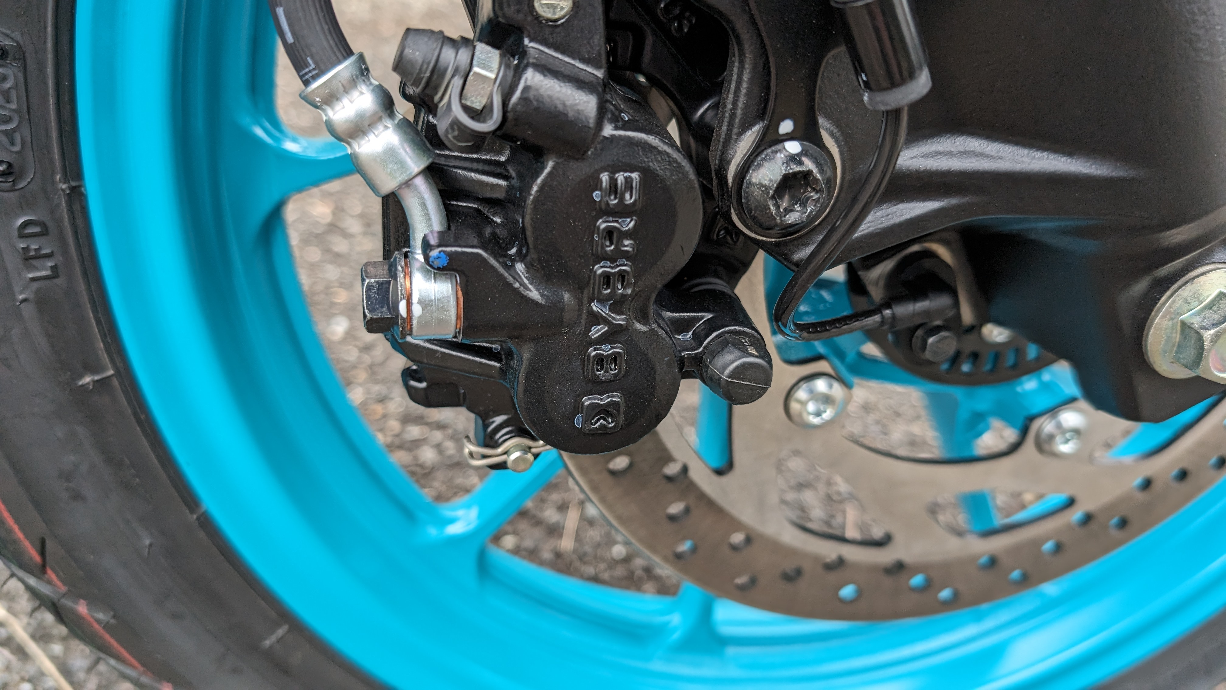 mt125_brembocaliper_001
