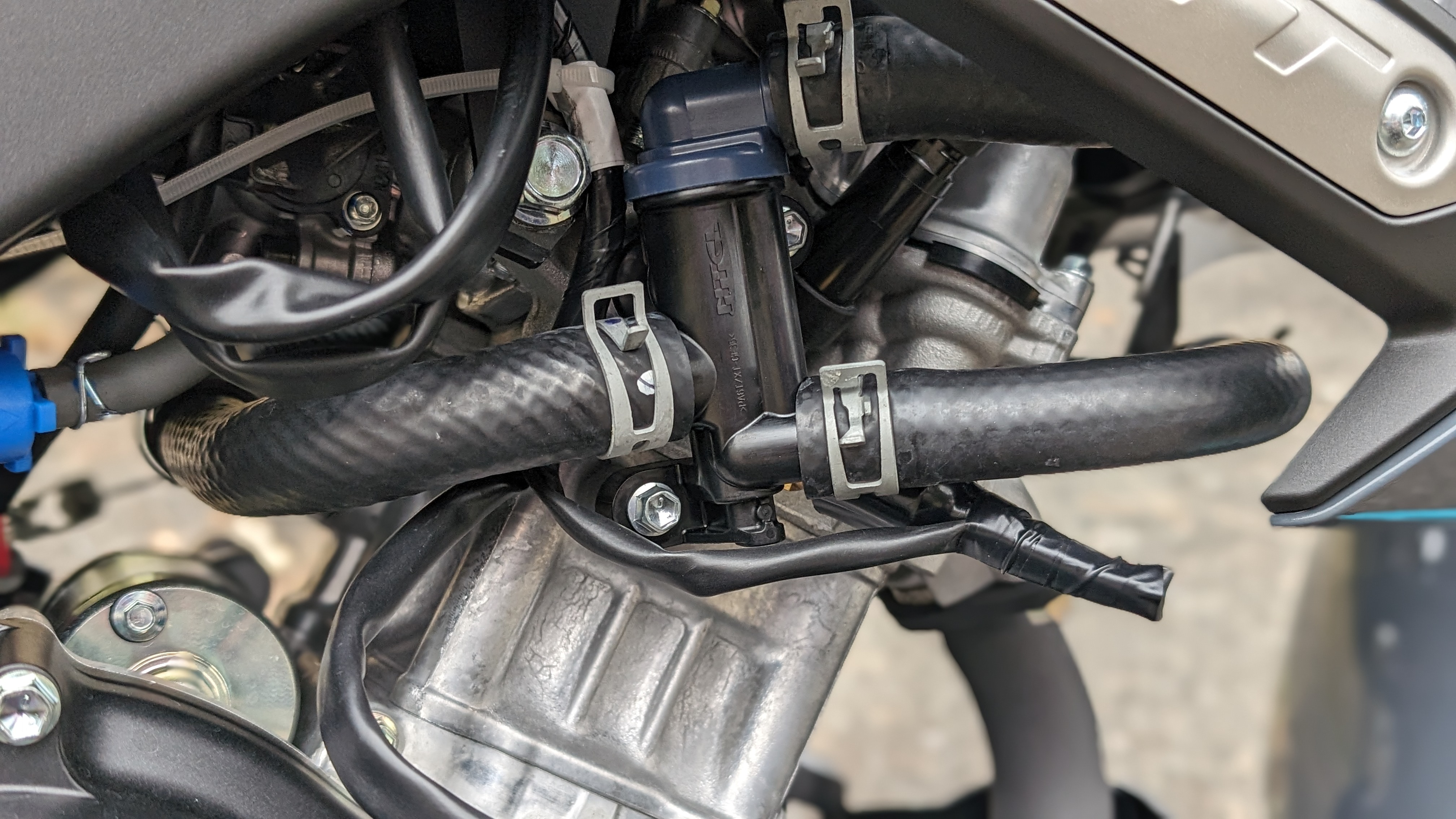 mt125_enginehoses_001