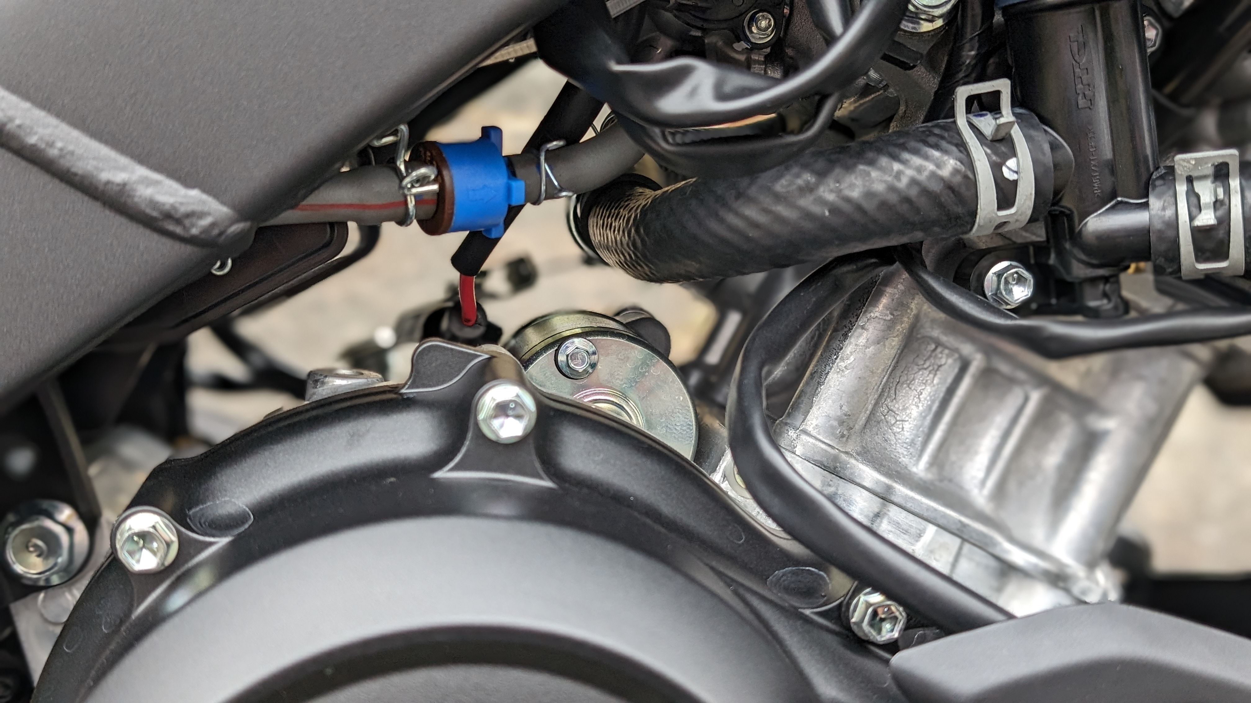 mt125_engineside_001