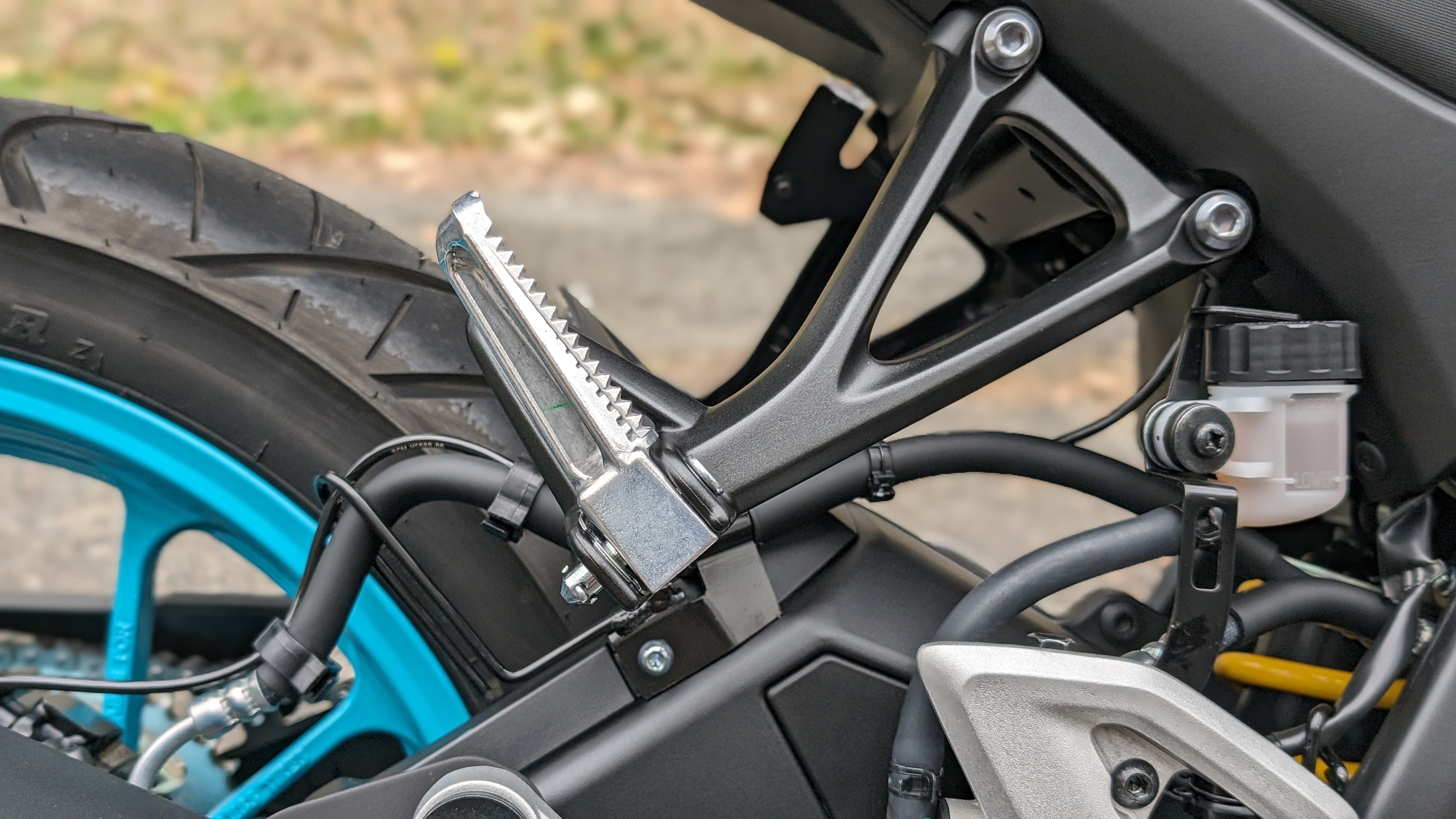 mt125_footpeg_001