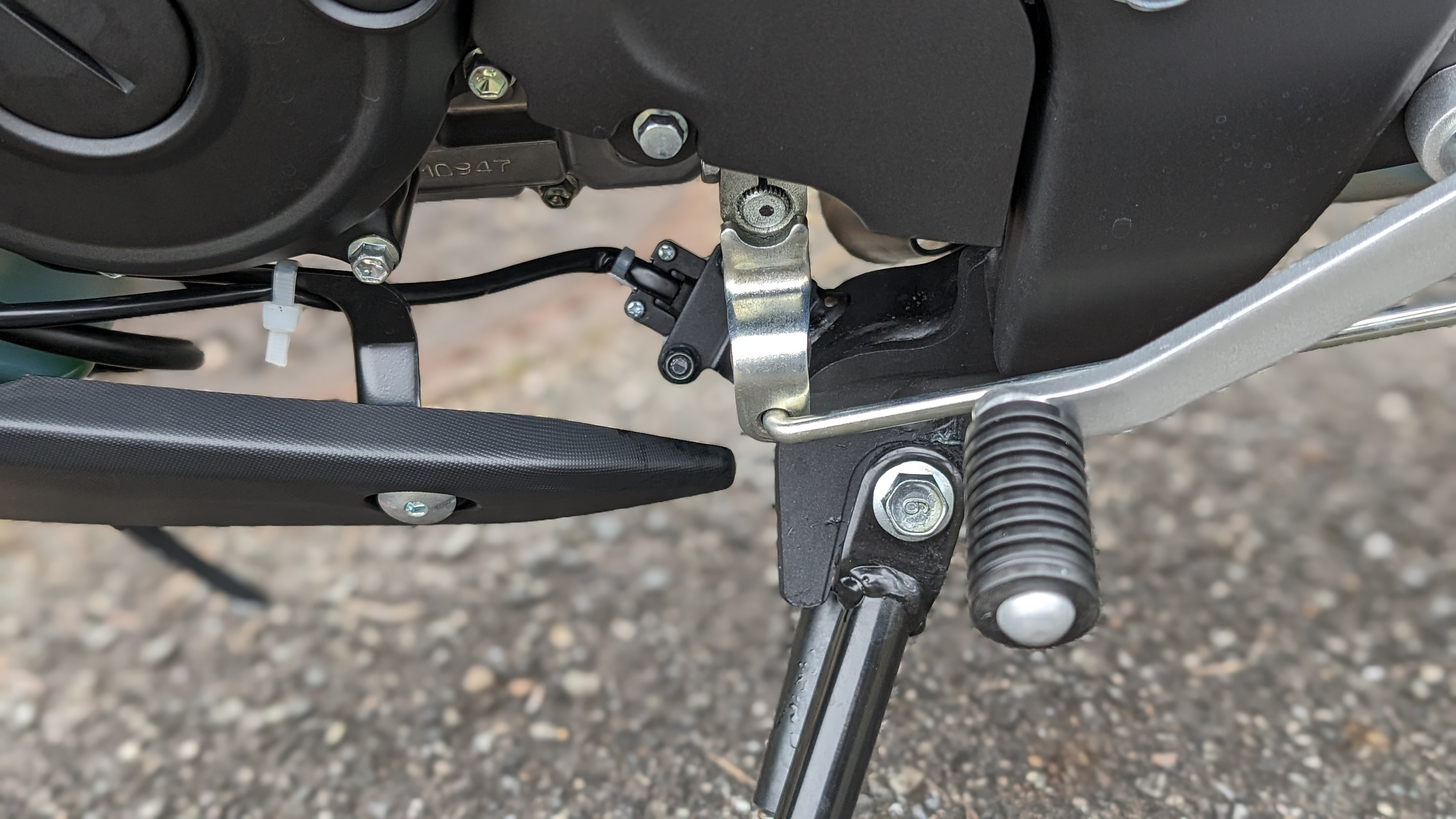 mt125_footpeg_003