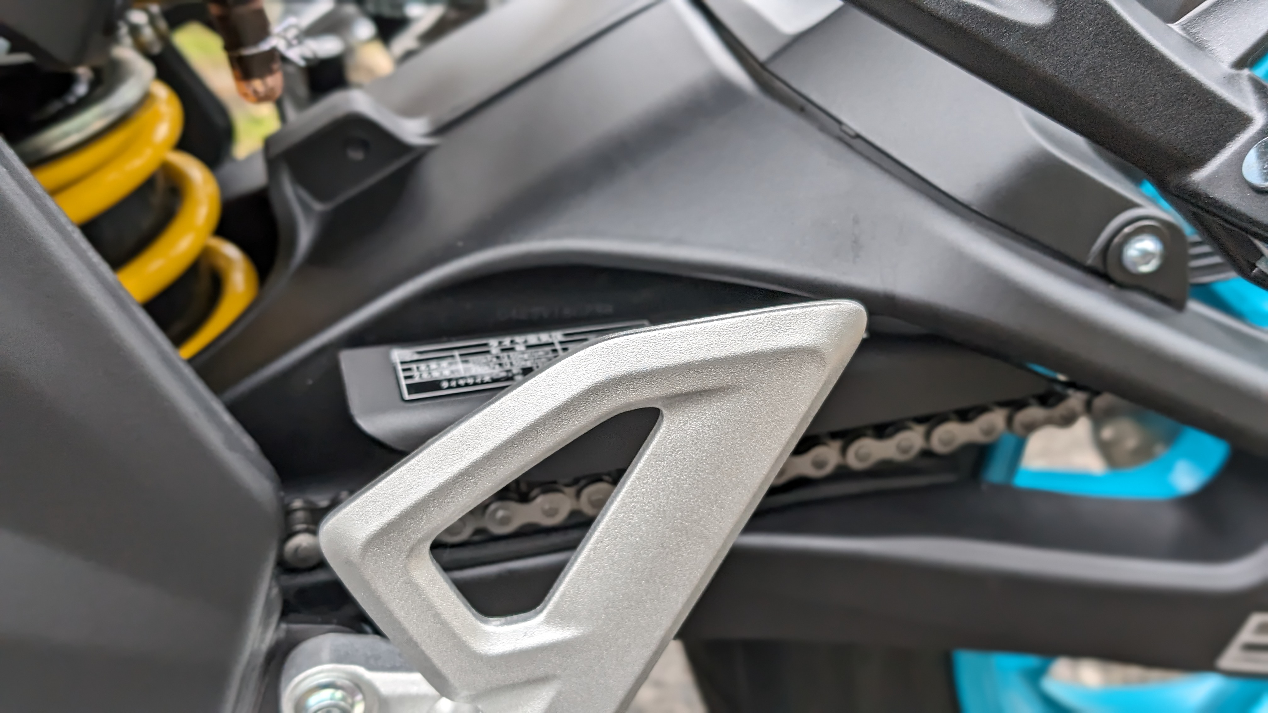 mt125_footpegbracket_001