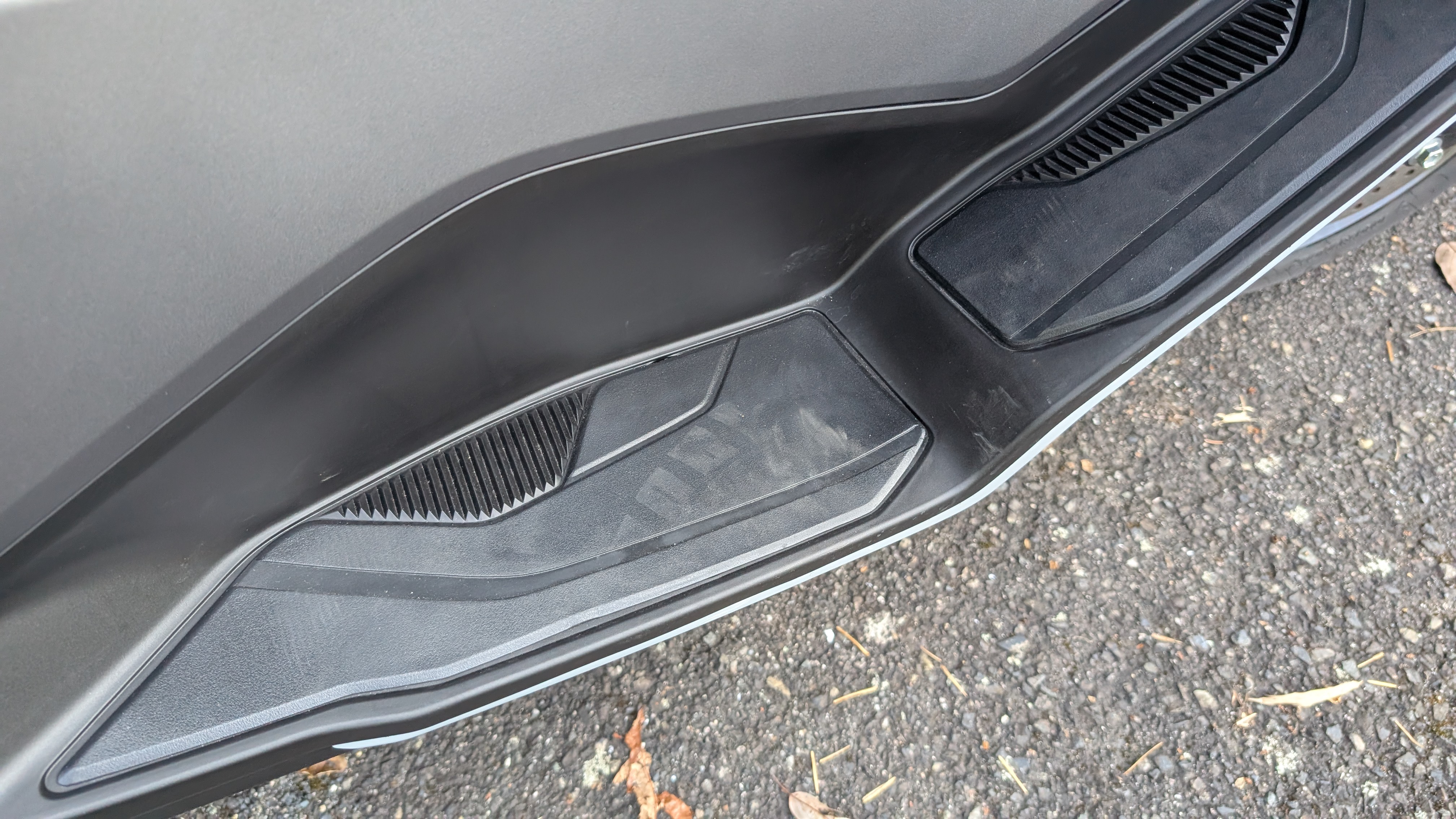 nmax125_2025_floorboard_001