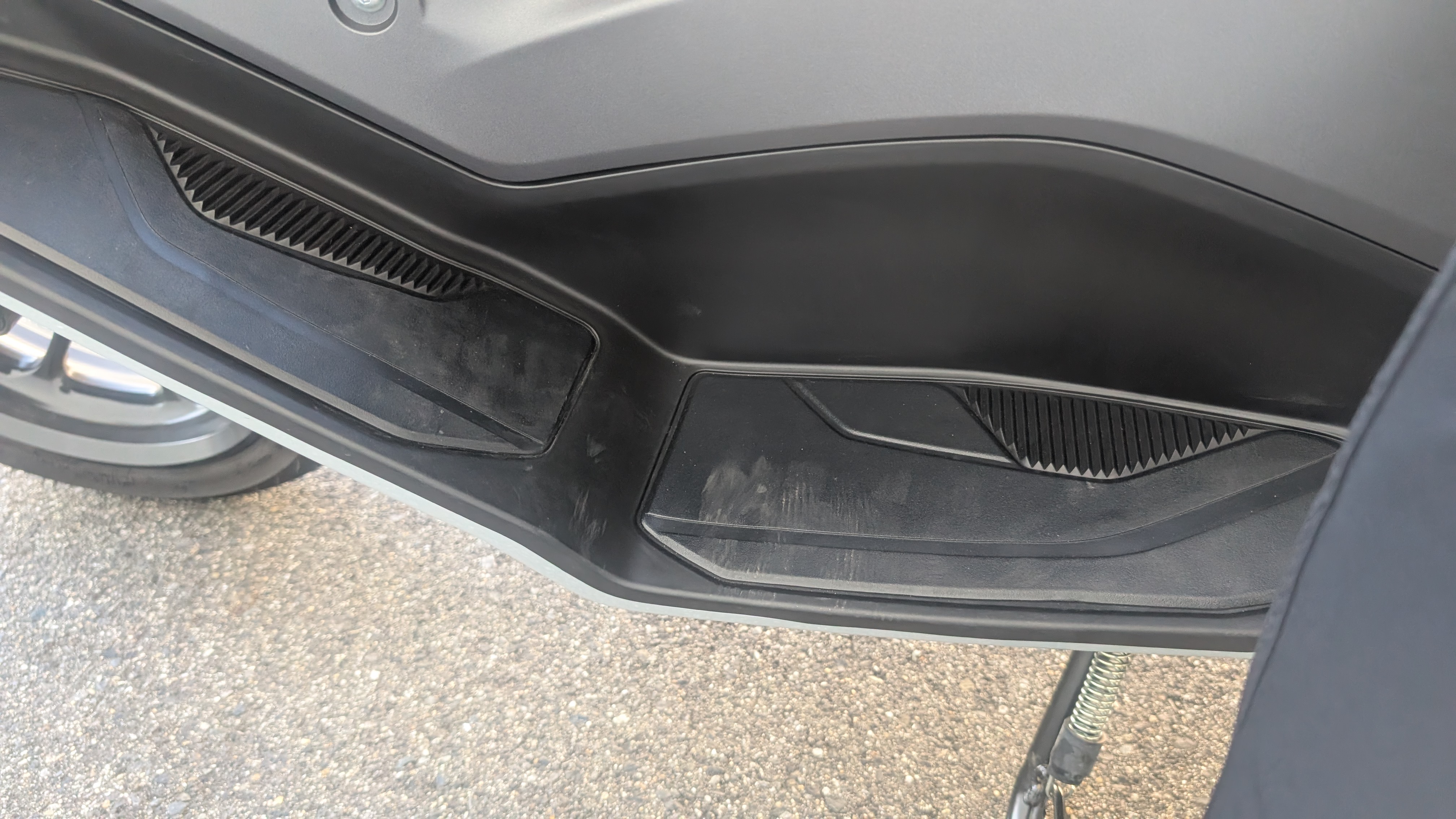 nmax125_2025_footboard_004