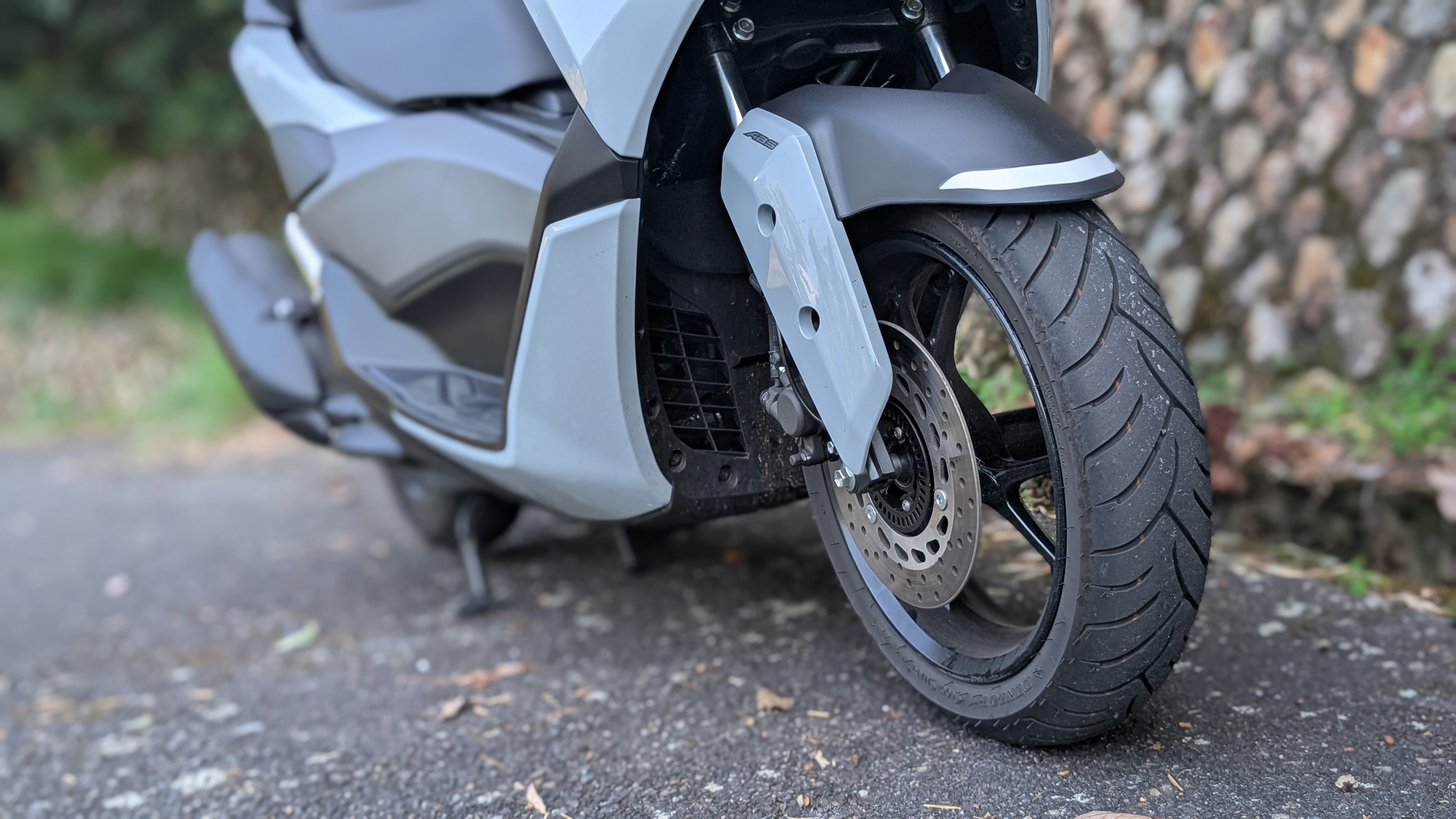 nmax125_2025_frontwheel_003
