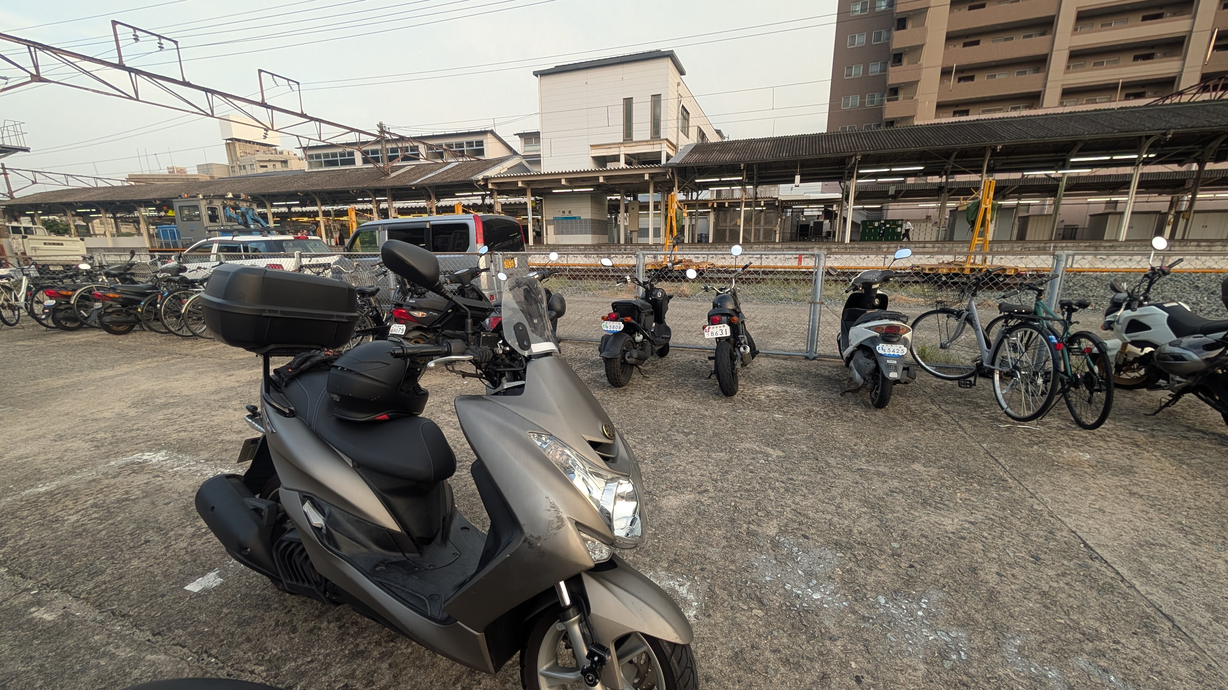 nmax125_2025_greyfrontfairing_001