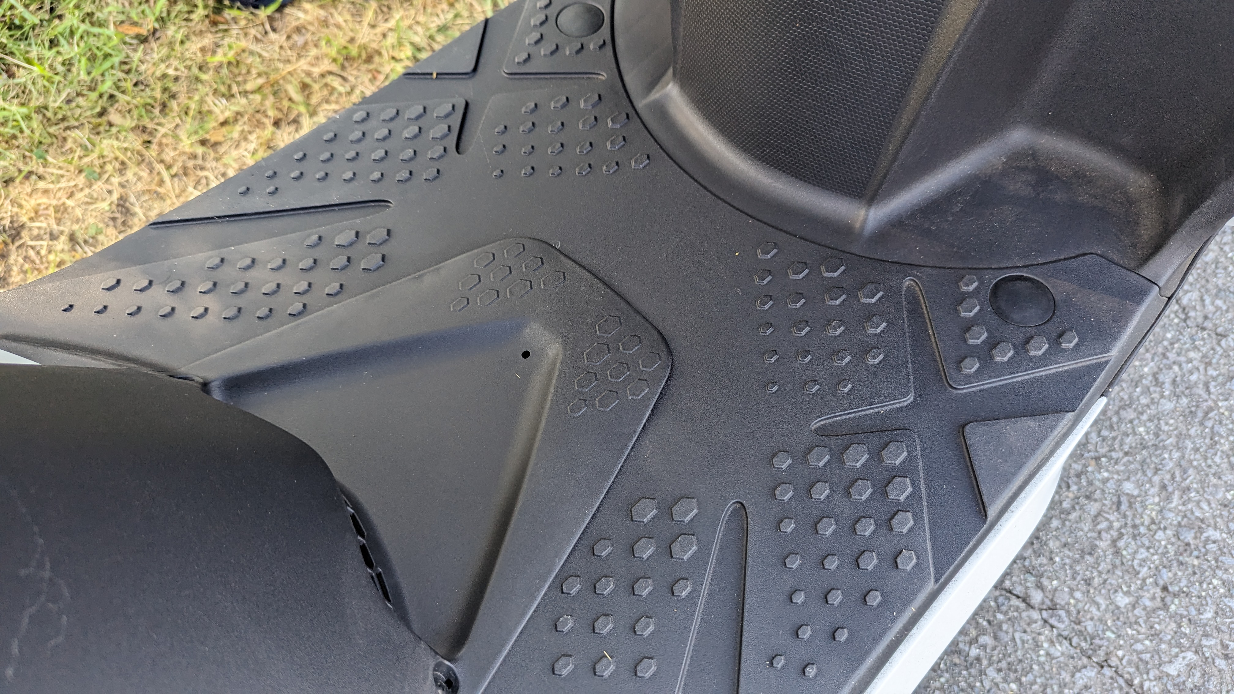 nmax155_2023_floorboard_001