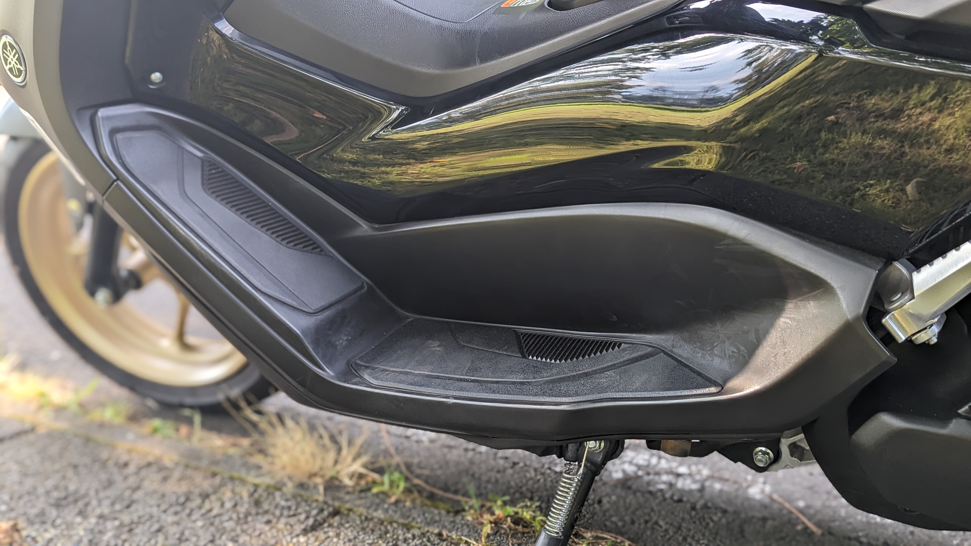 nmax155_2023_footboard_003