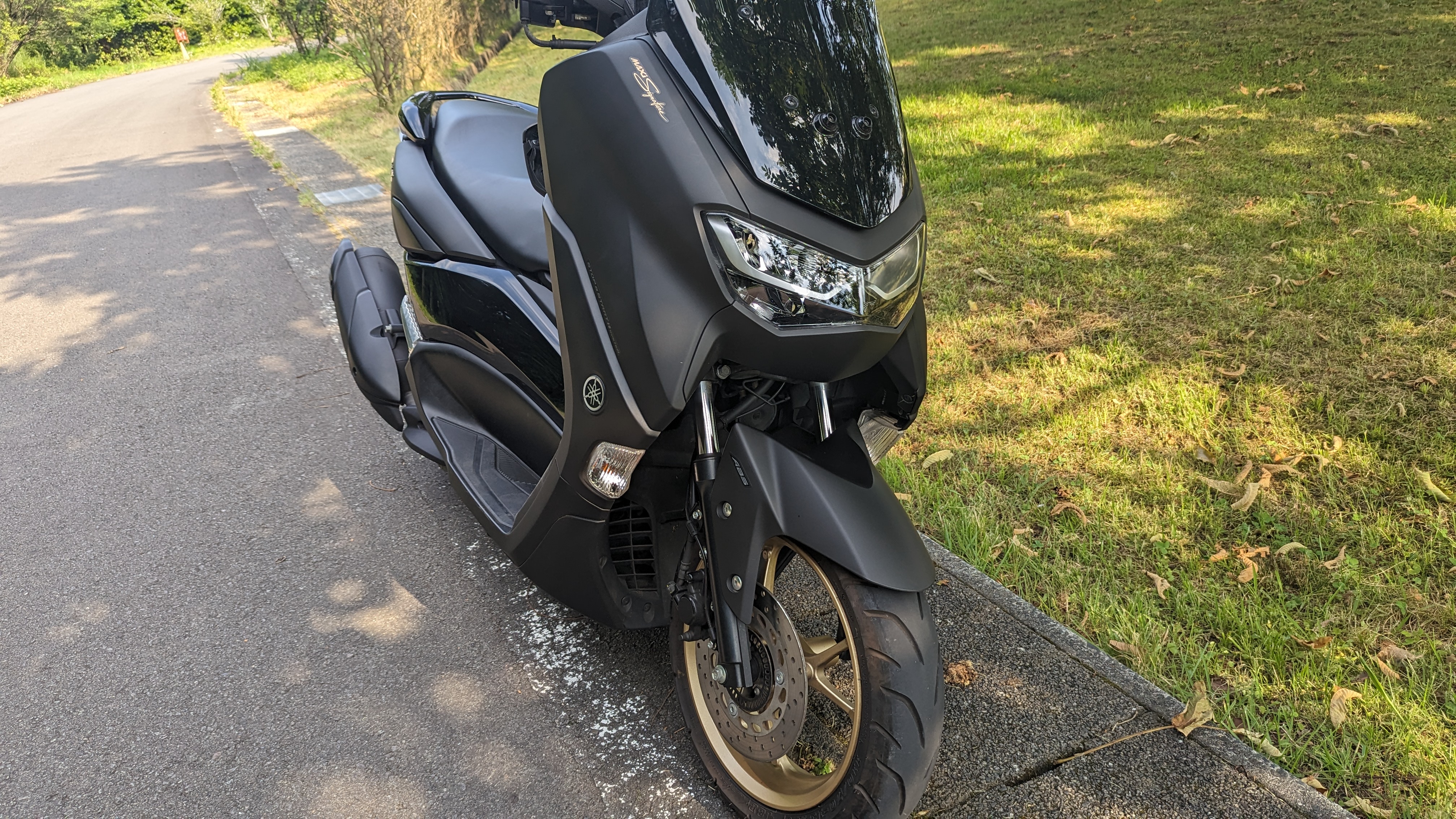 nmax155_2023_frontview_003
