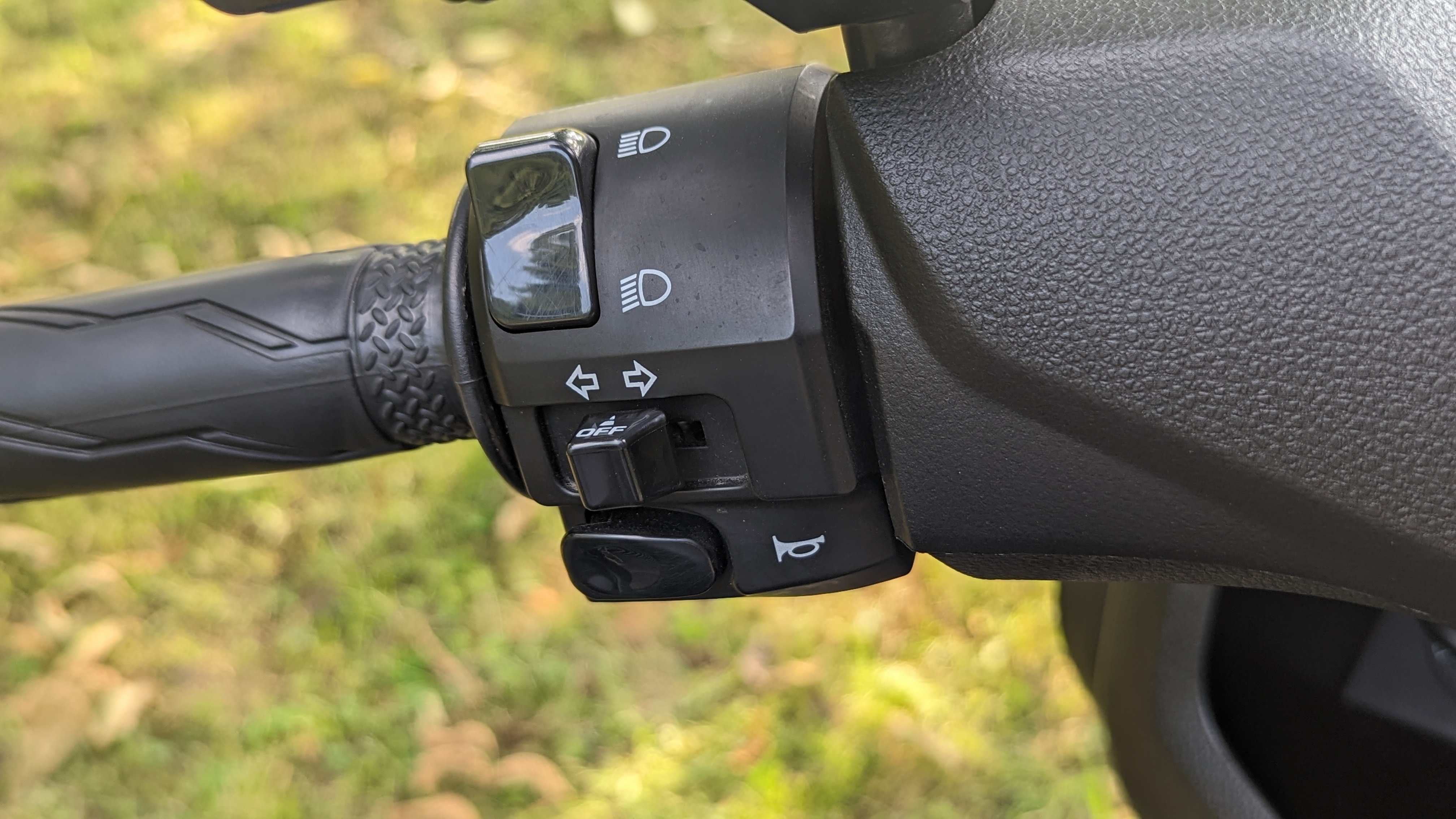 nmax155_2023_handlebarcontrols_001