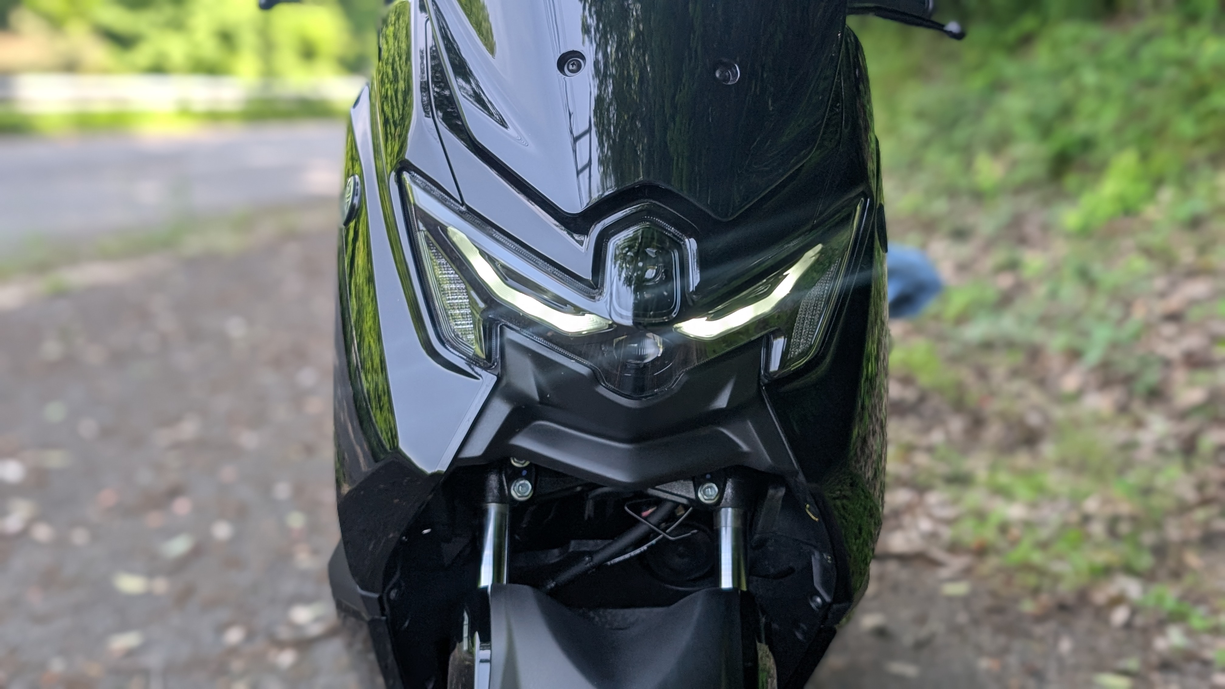 nmax155_2025_frontlights_001