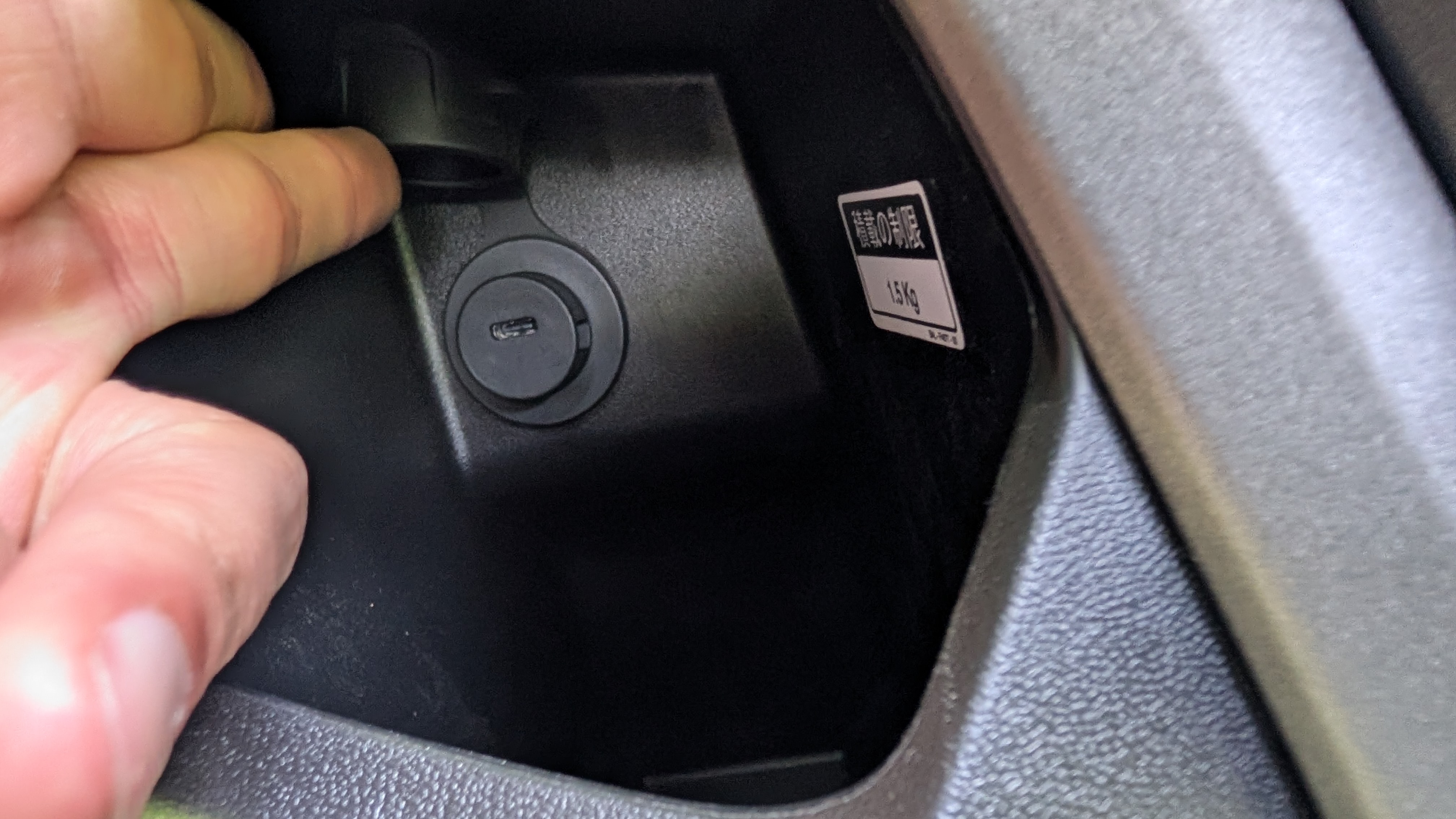 nmax155_2025_glovebox_001