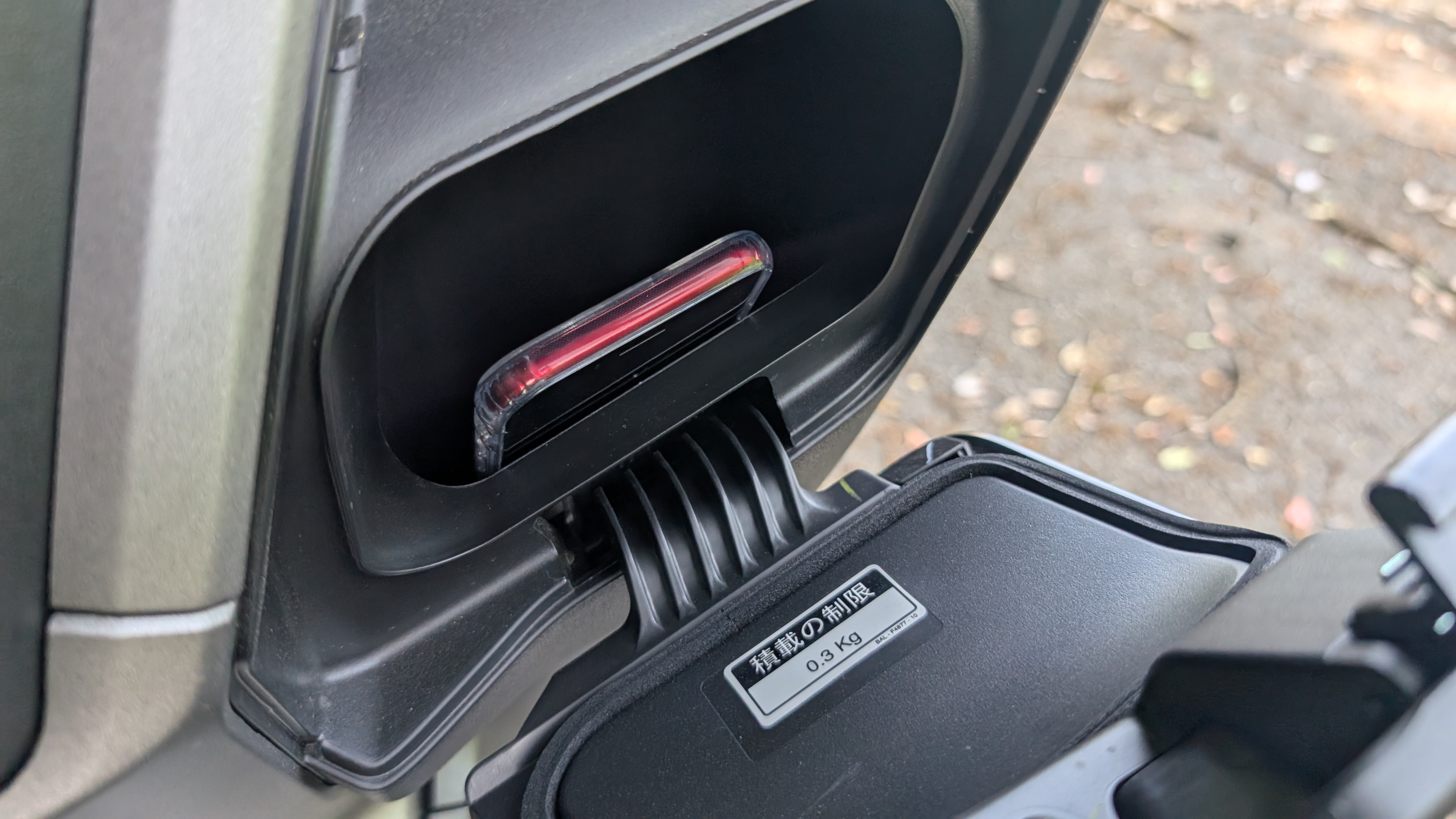 nmax155_2025_glovebox_002