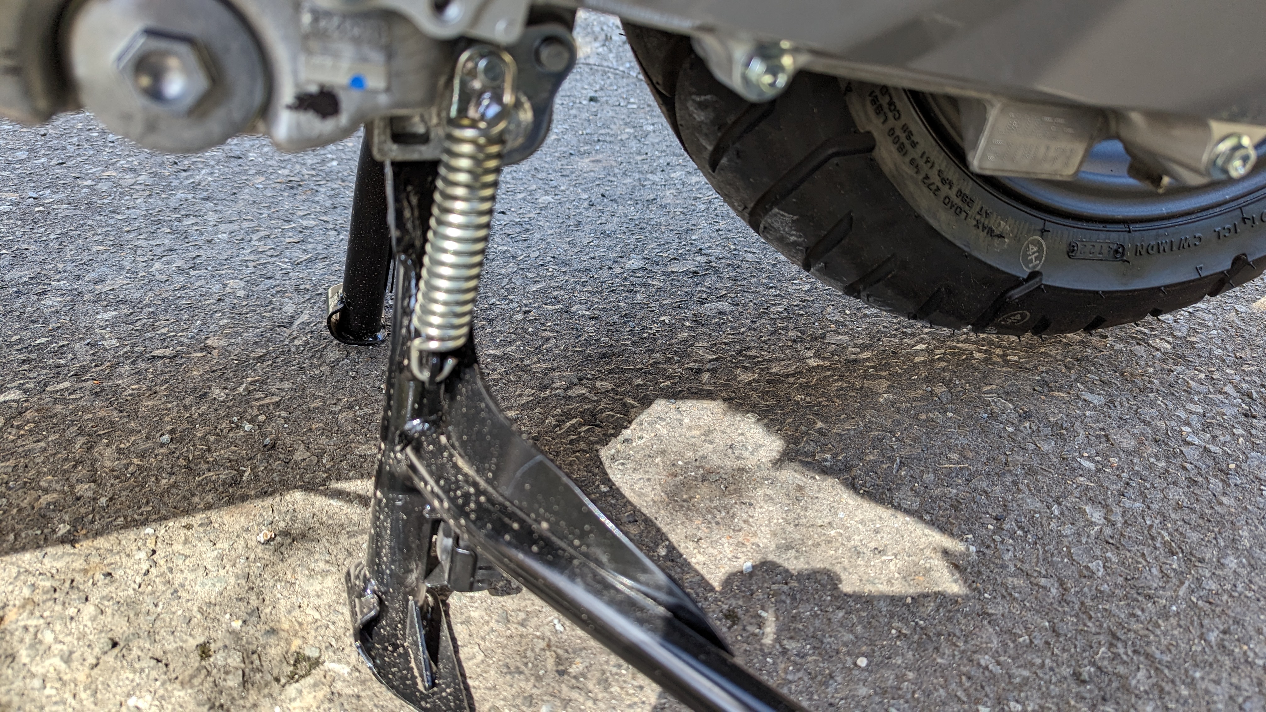 pcx125_2023_centerstand_001
