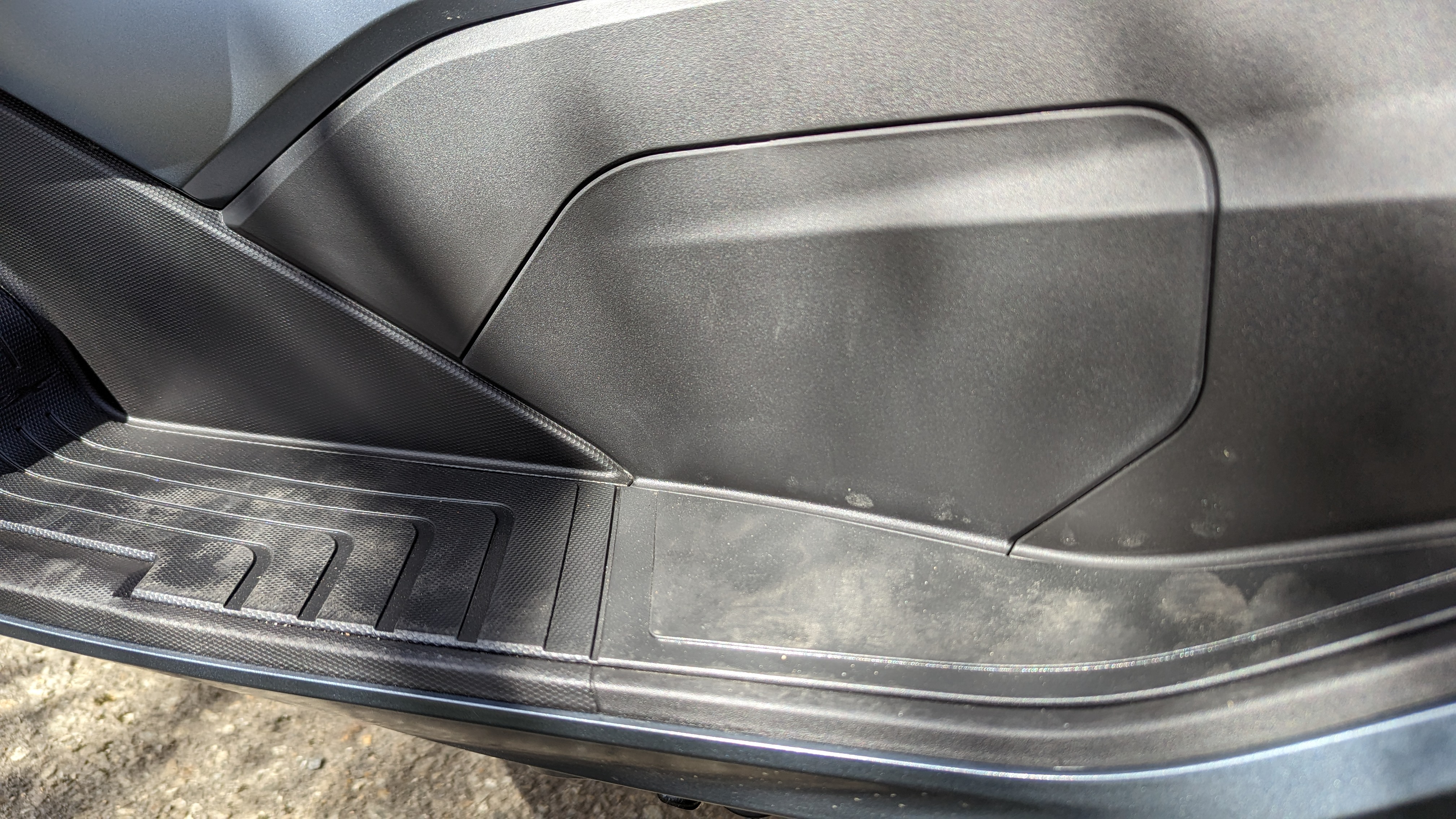pcx125_2023_floorboard_002