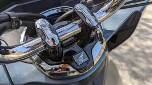 pcx125_2023_handlebar_004