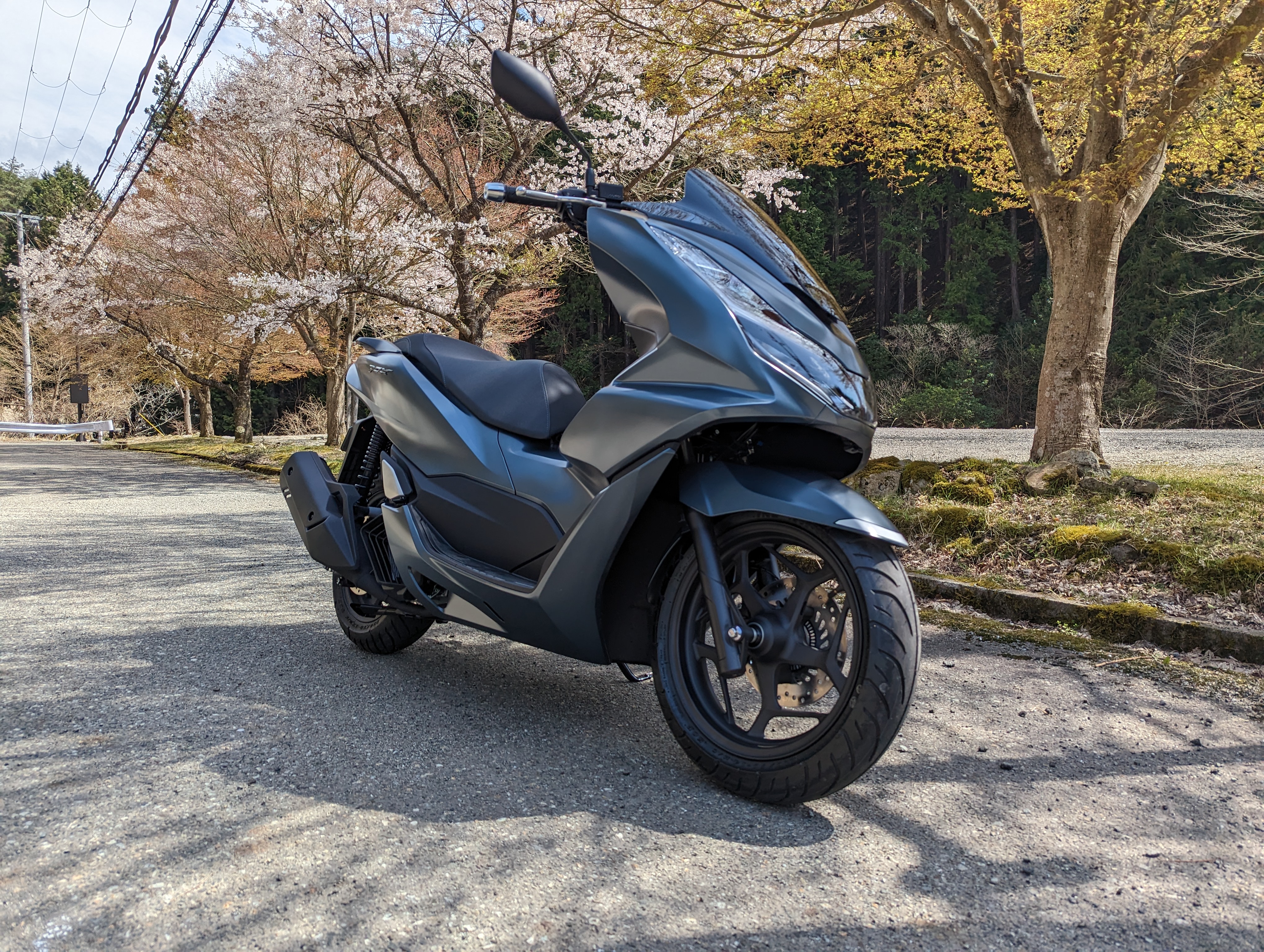 HONDA】2023年版のPCX125の乗車レビュー！ツーリングで1L60km越え