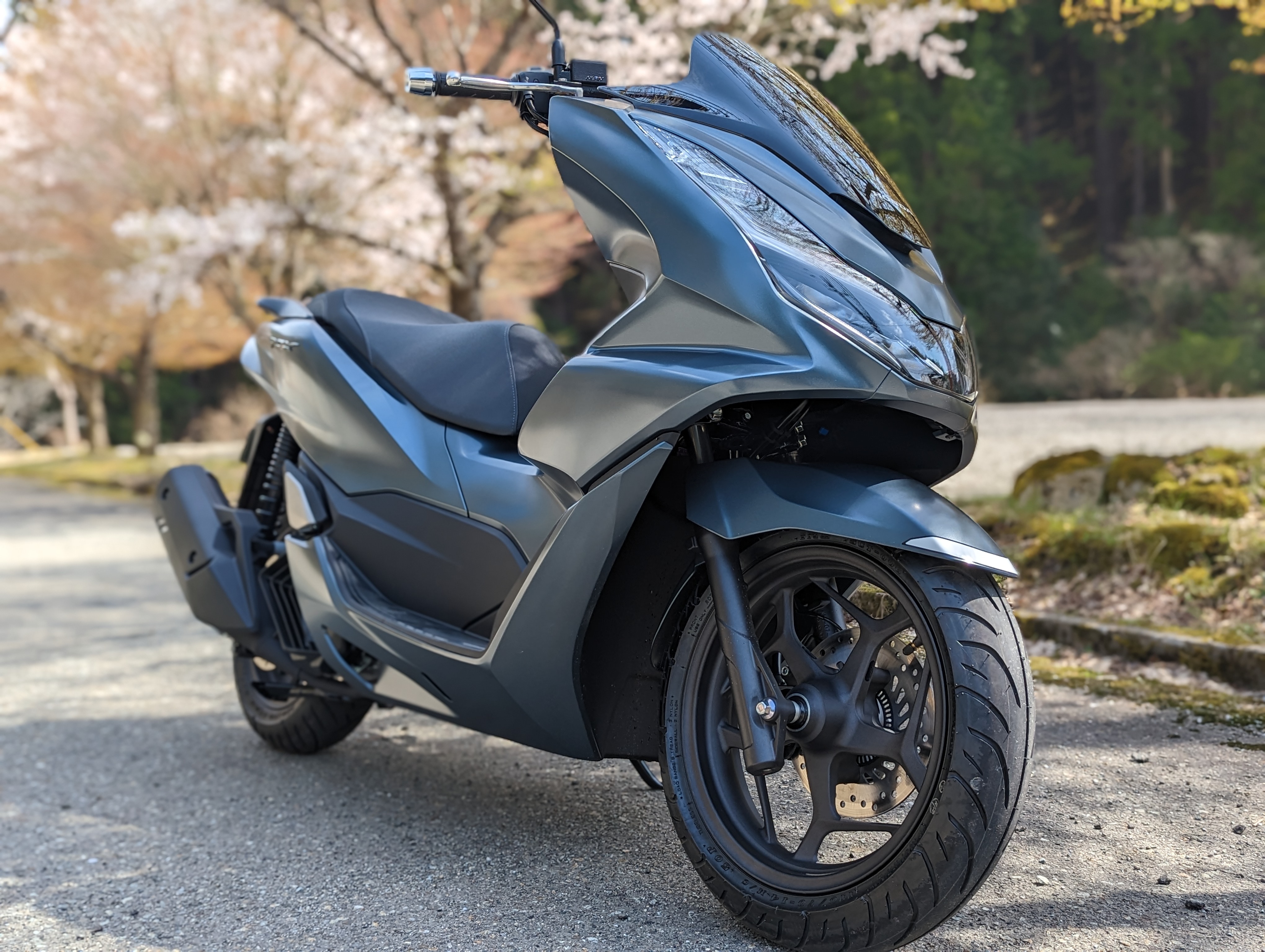 バイク PCX 125cc HONDA】2023年版のPCX125の乗車レビュー！ツーリングで1L60km越え