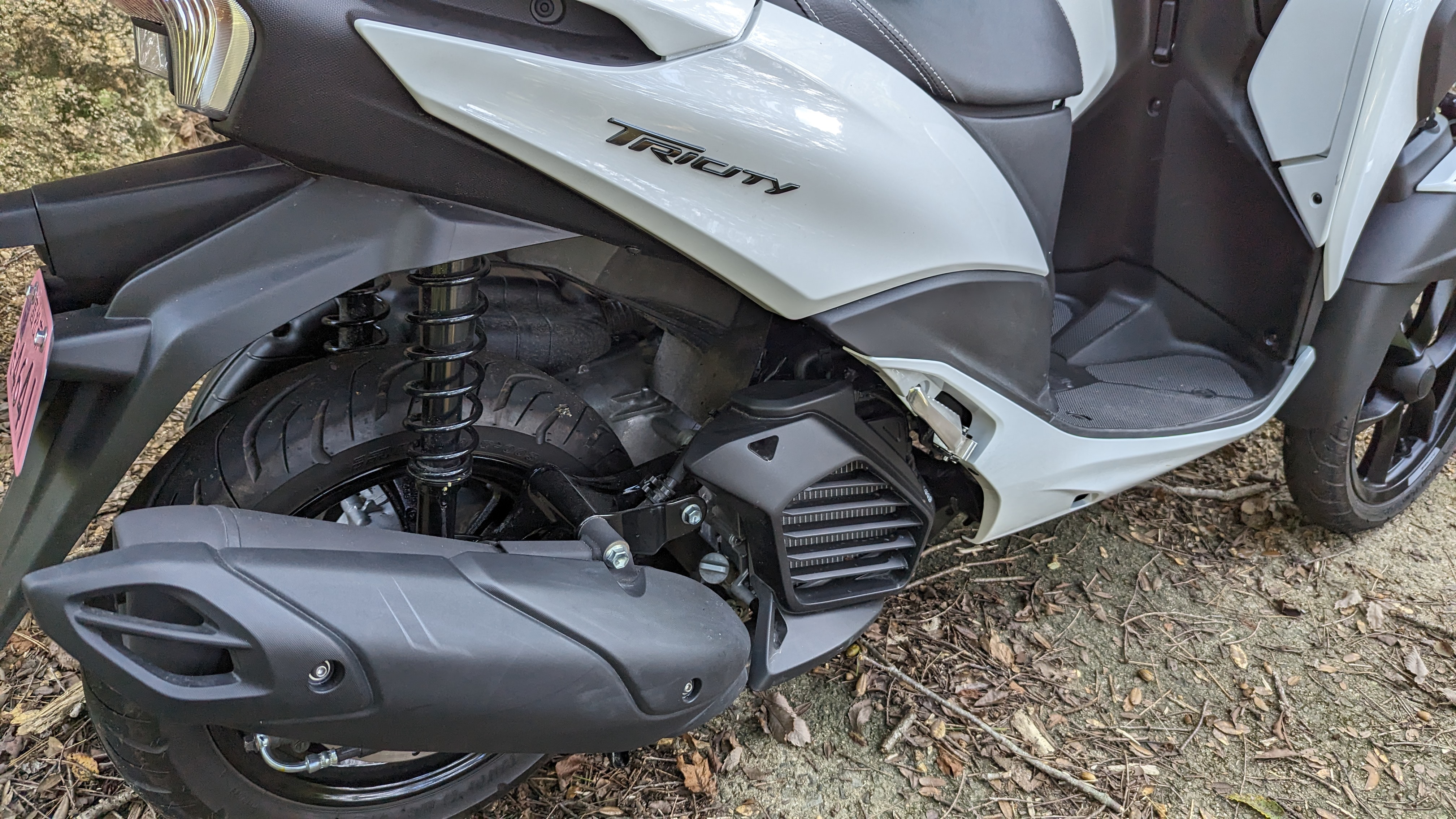 tricity125_2023_exhaust_001