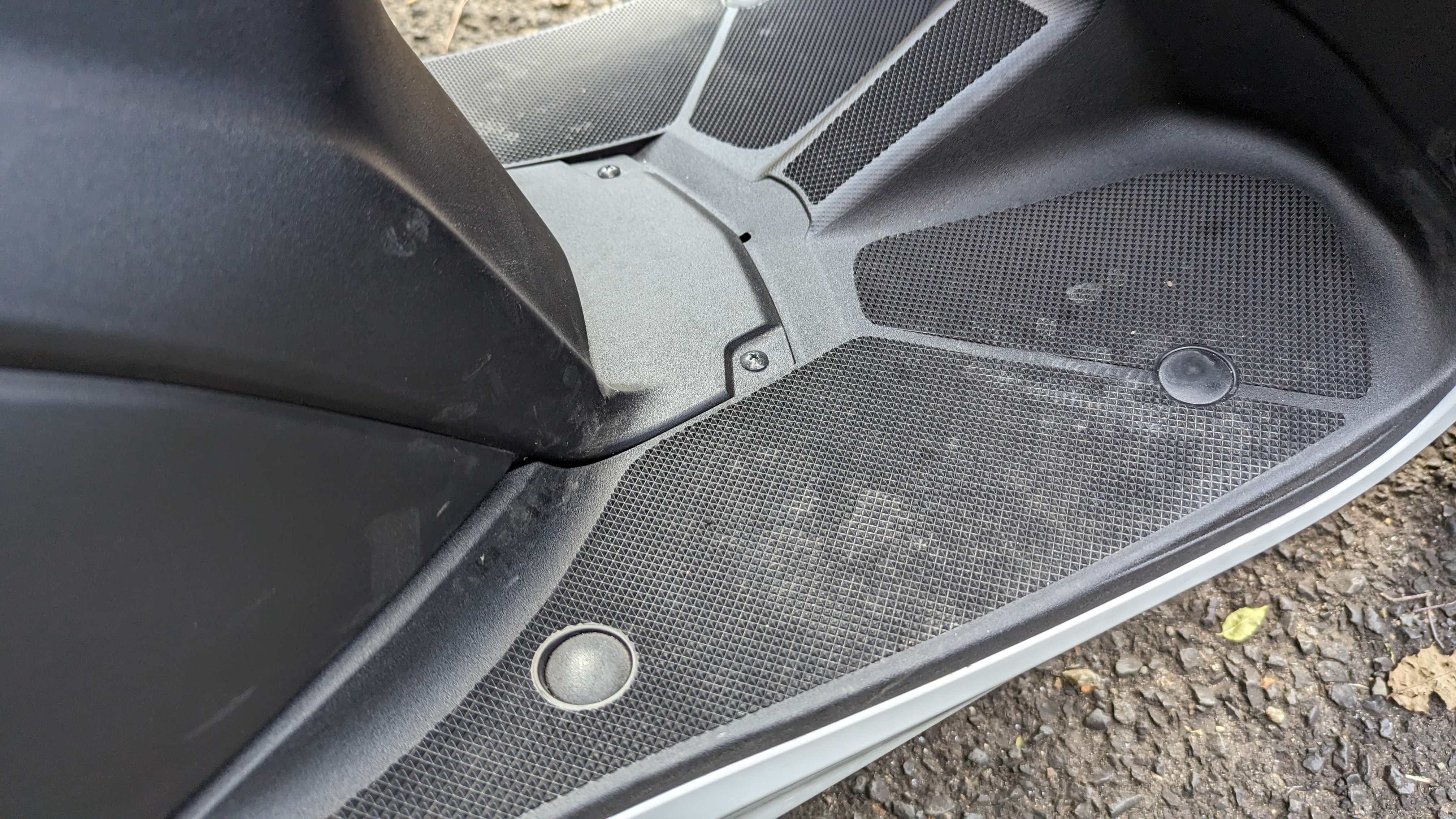 tricity125_2023_footboard_001