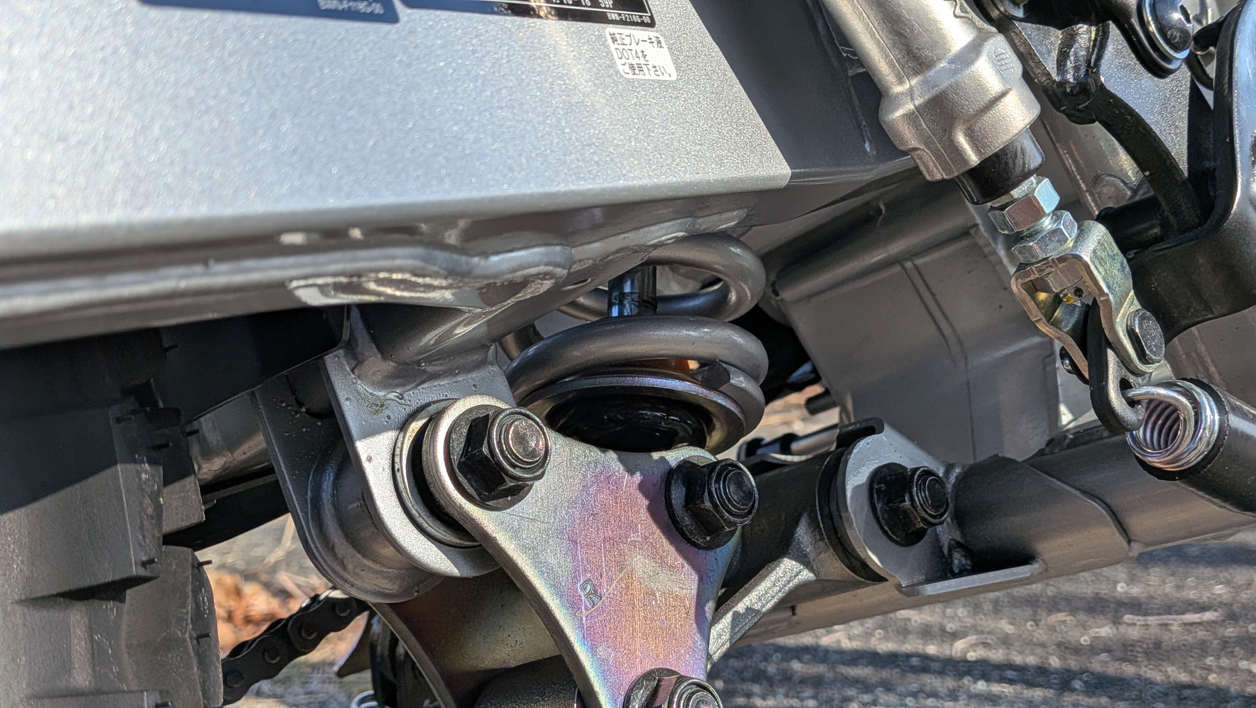 wr125r_rearsuspension_001