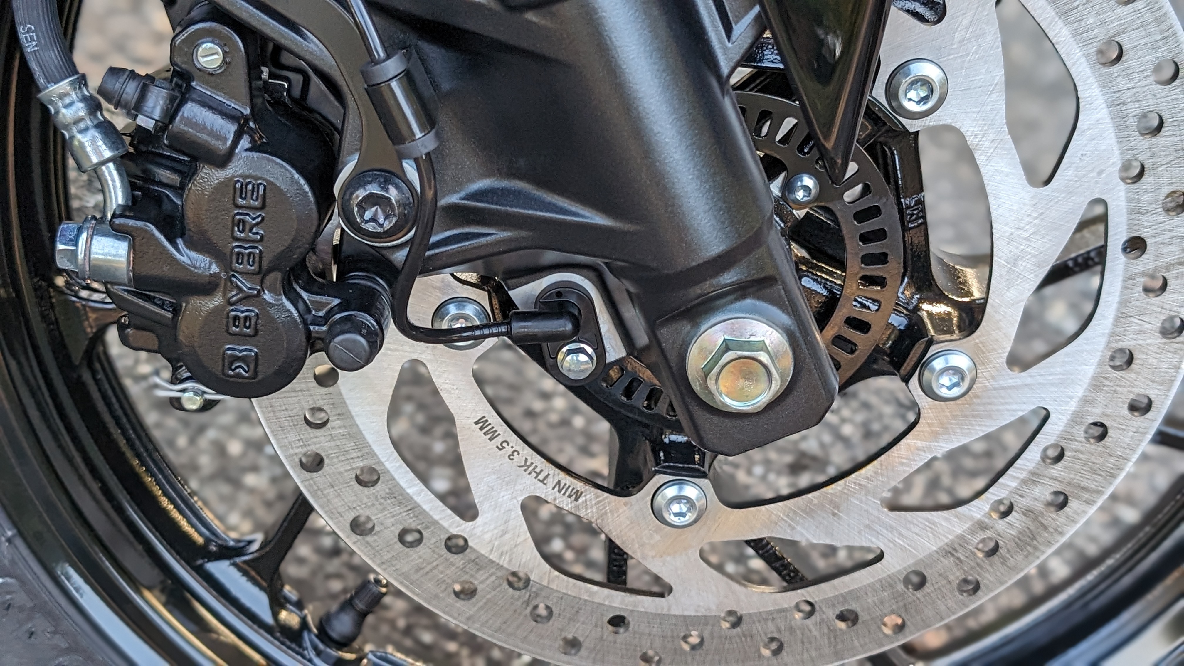 yzf-r15_PXL_20231109_070104847.PORTRAIT